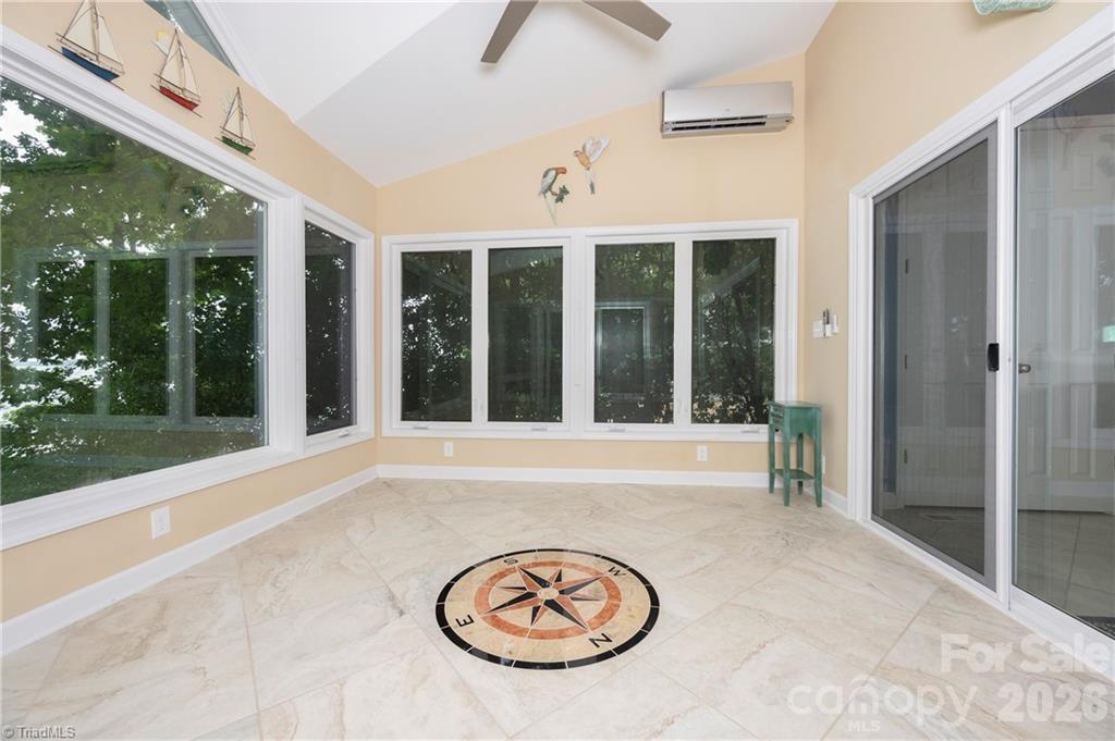 144 Riverside Court Property Photo 30