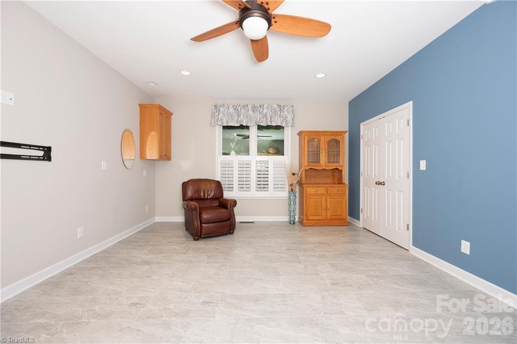 144 Riverside Court Property Photo 33