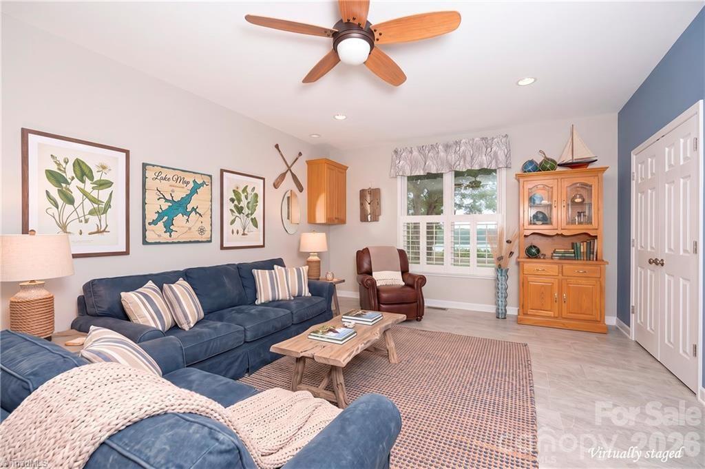 144 Riverside Court Property Photo 34