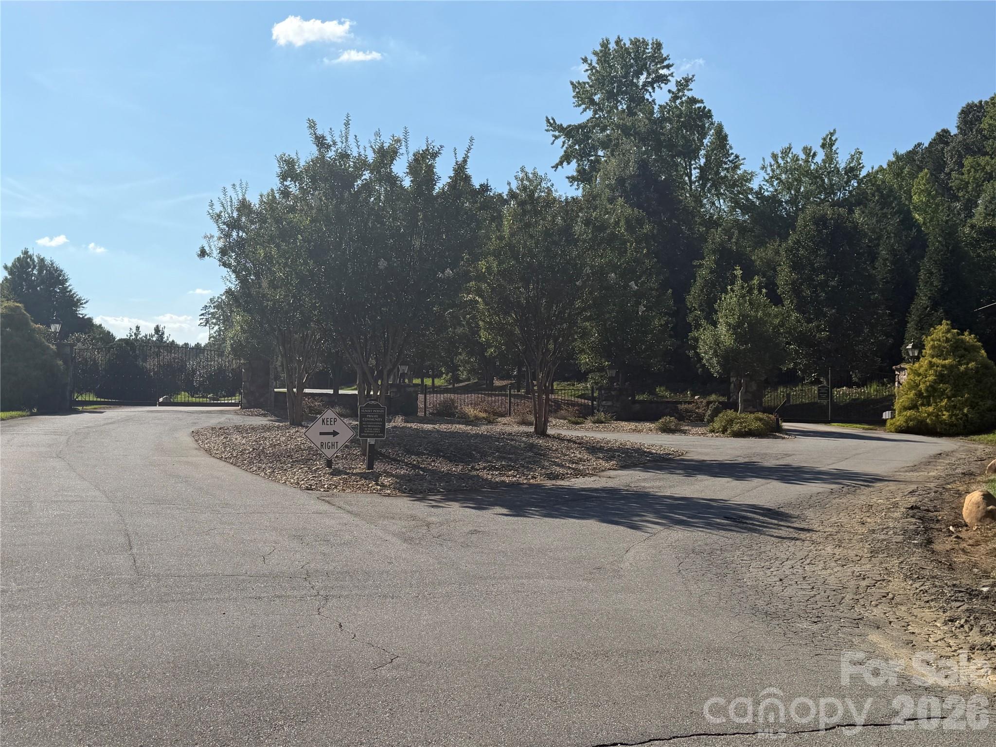 621 Sunset Pointe Drive Property Photo 6