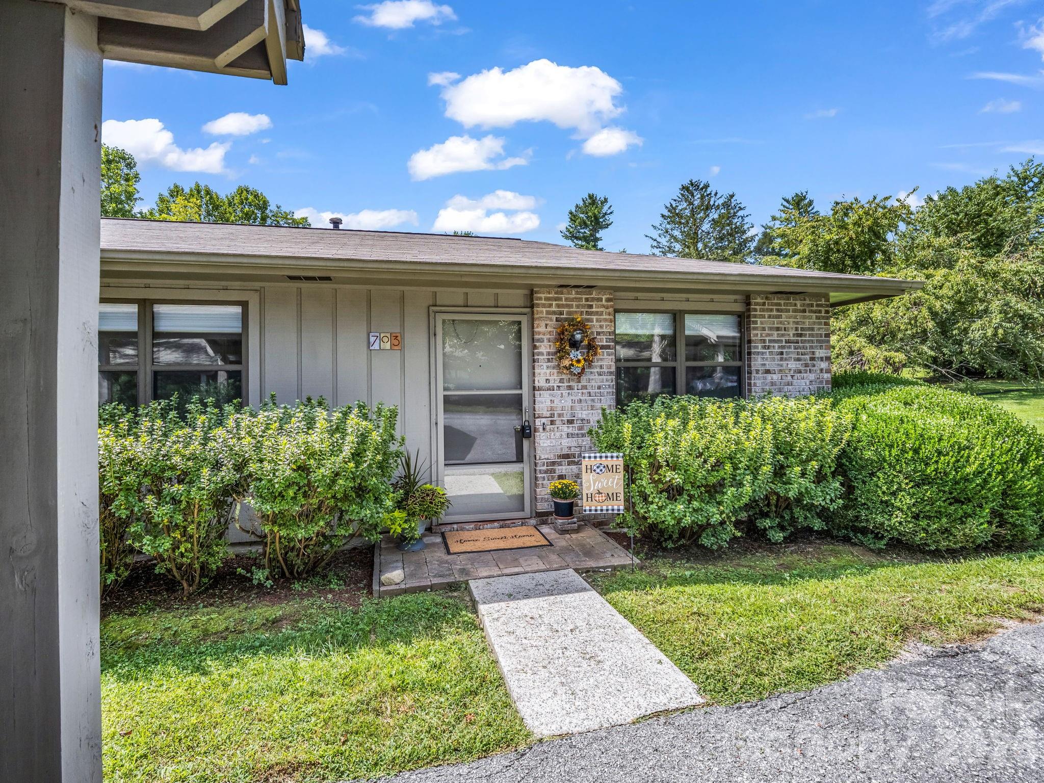 703 Farmington Circle Property Photo 1