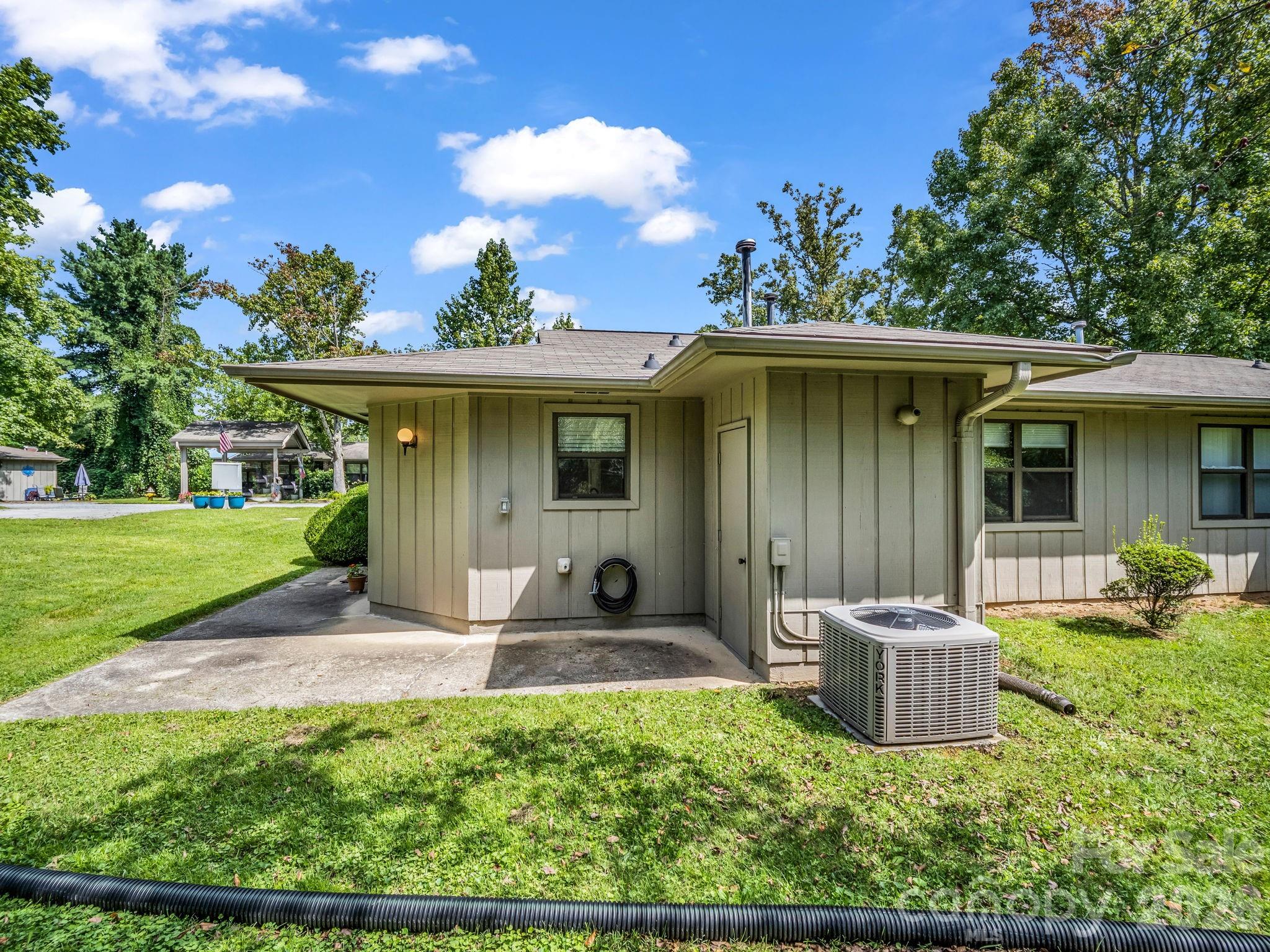 703 Farmington Circle Property Photo 8