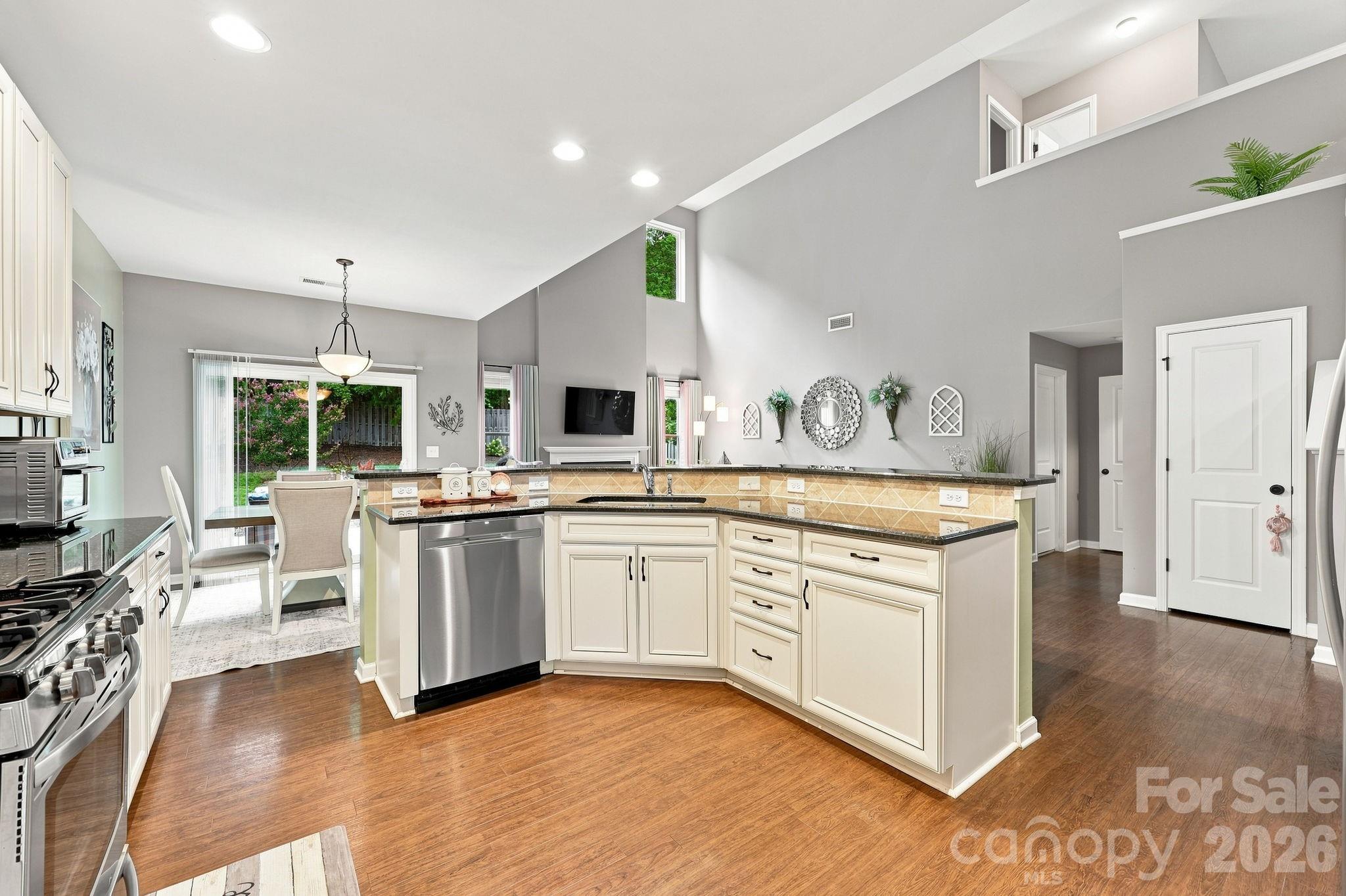 608 Augustus Lane Property Photo 14