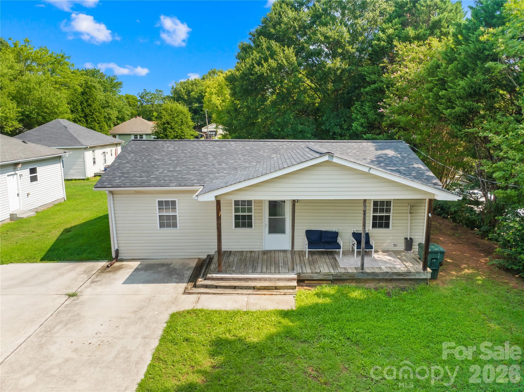 2104 Court Drive Property Photo 2