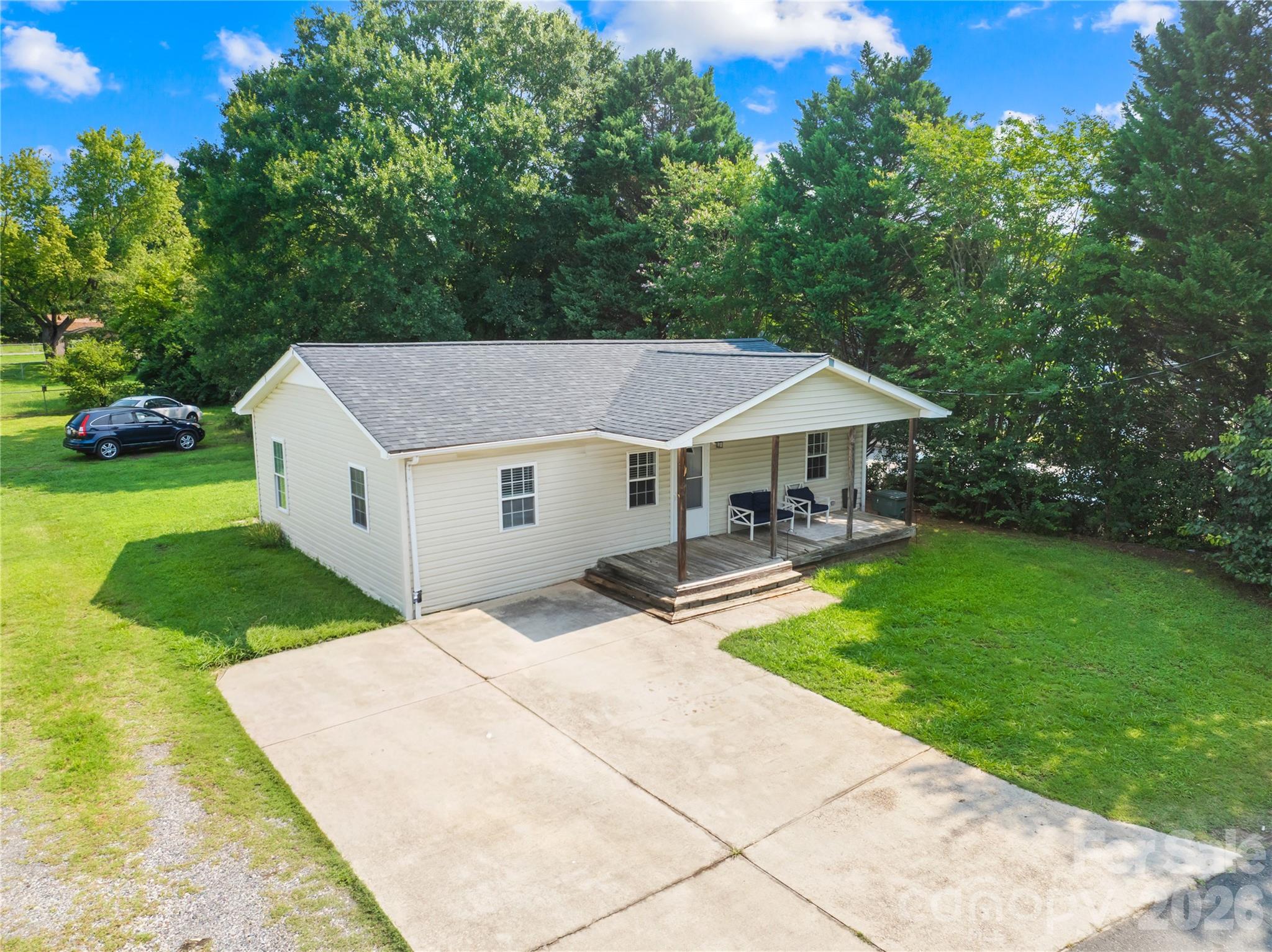 2104 Court Drive Property Photo 4