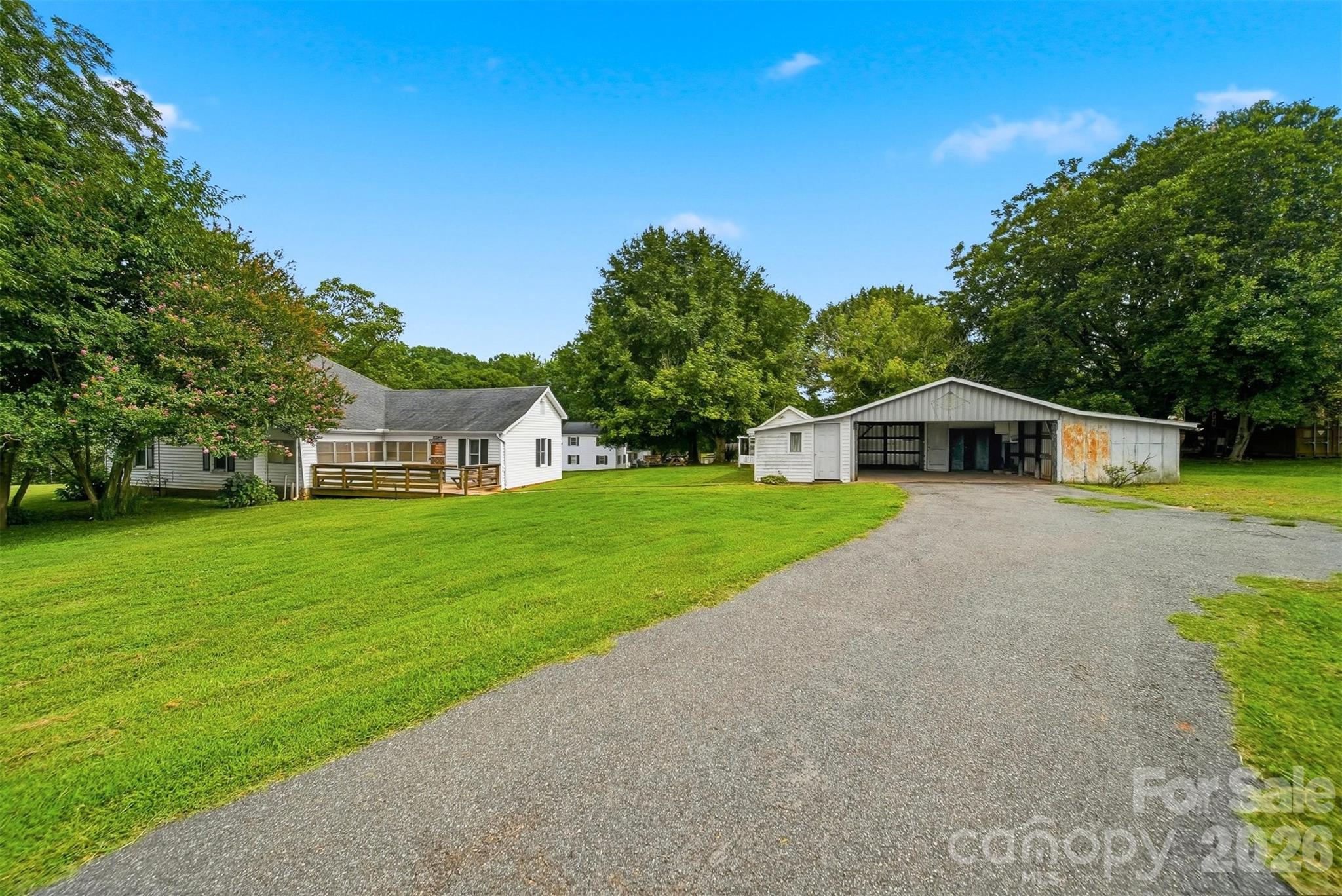1289 Davis Road Property Photo 4