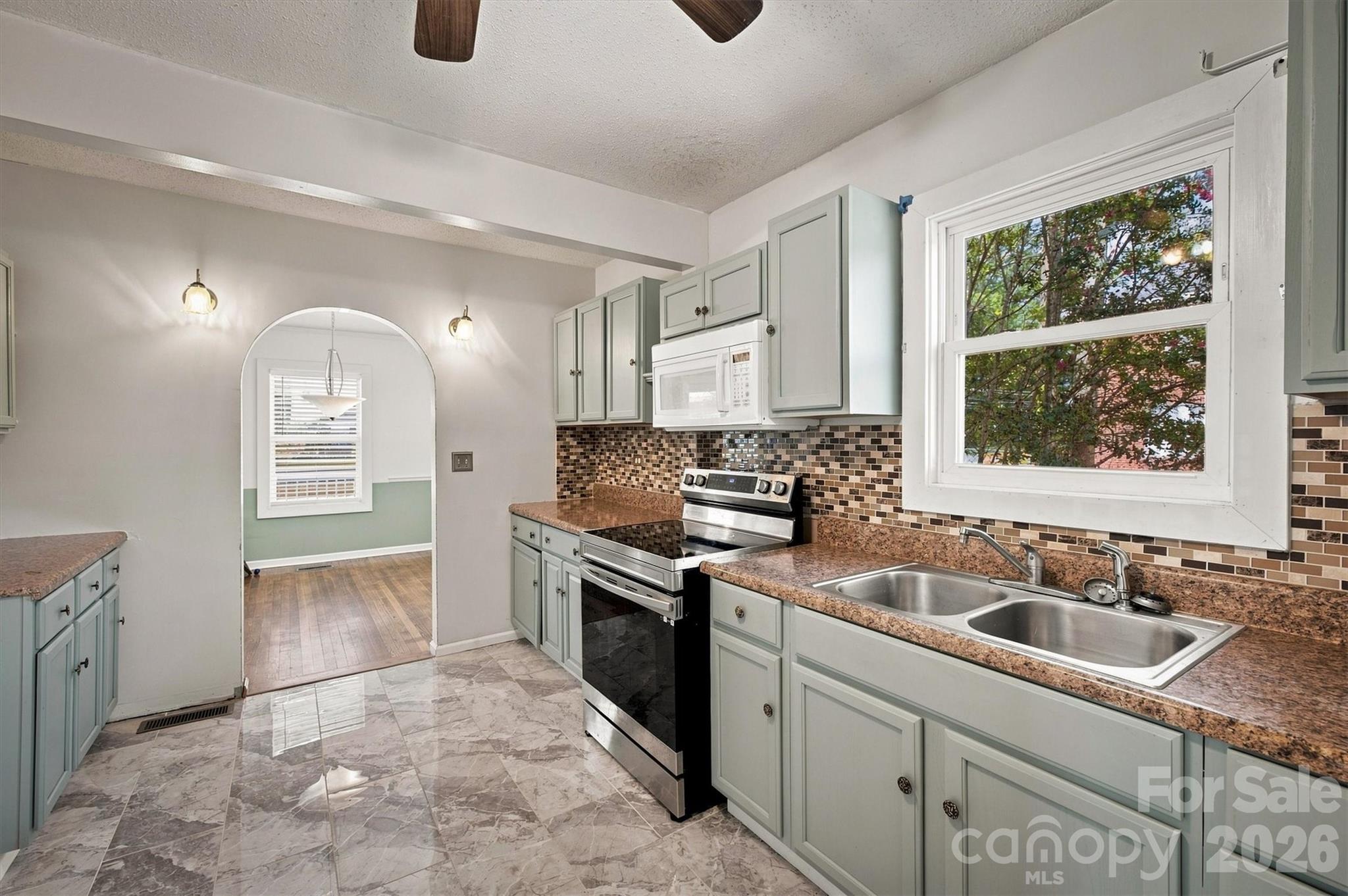 1511 Harper Avenue Property Photo 4