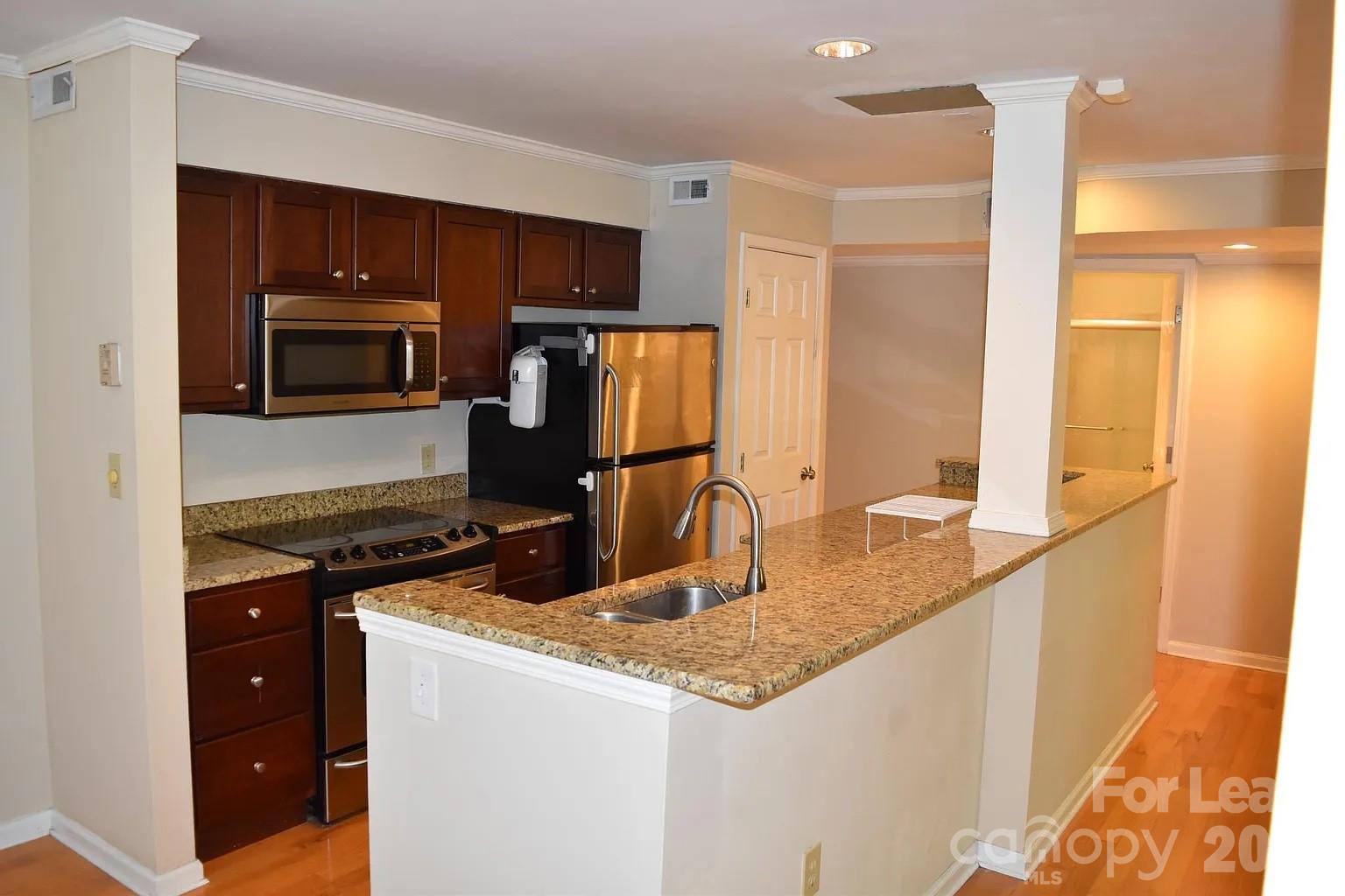 413 W 8th Street Property Photo 2