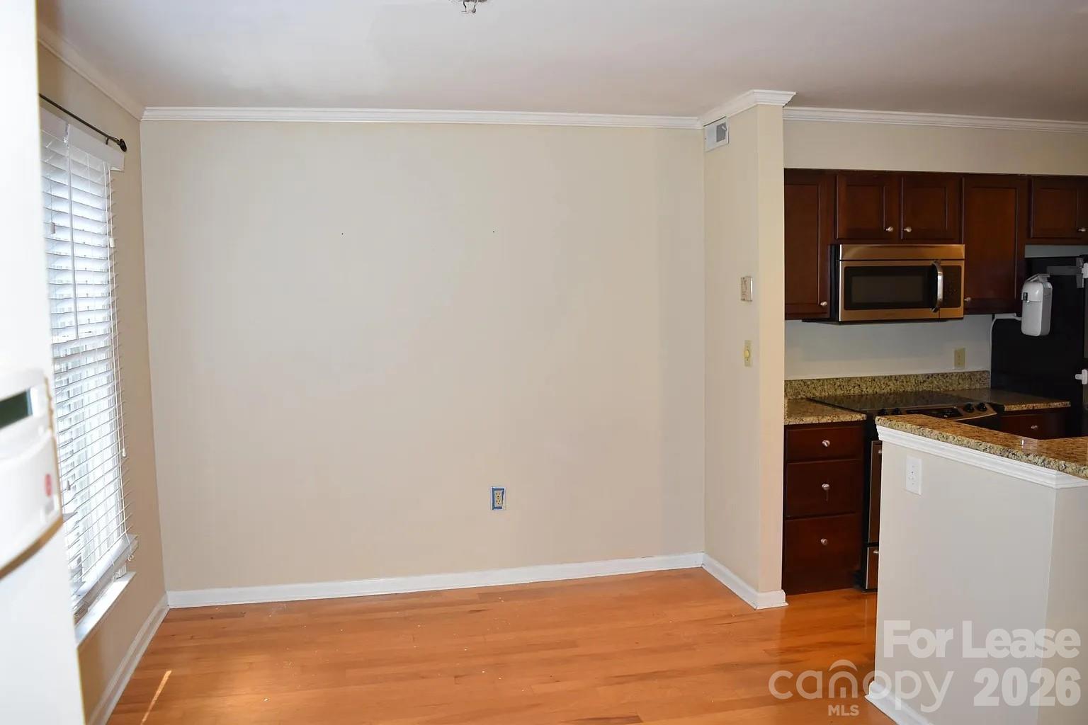 413 W 8th Street Property Photo 3