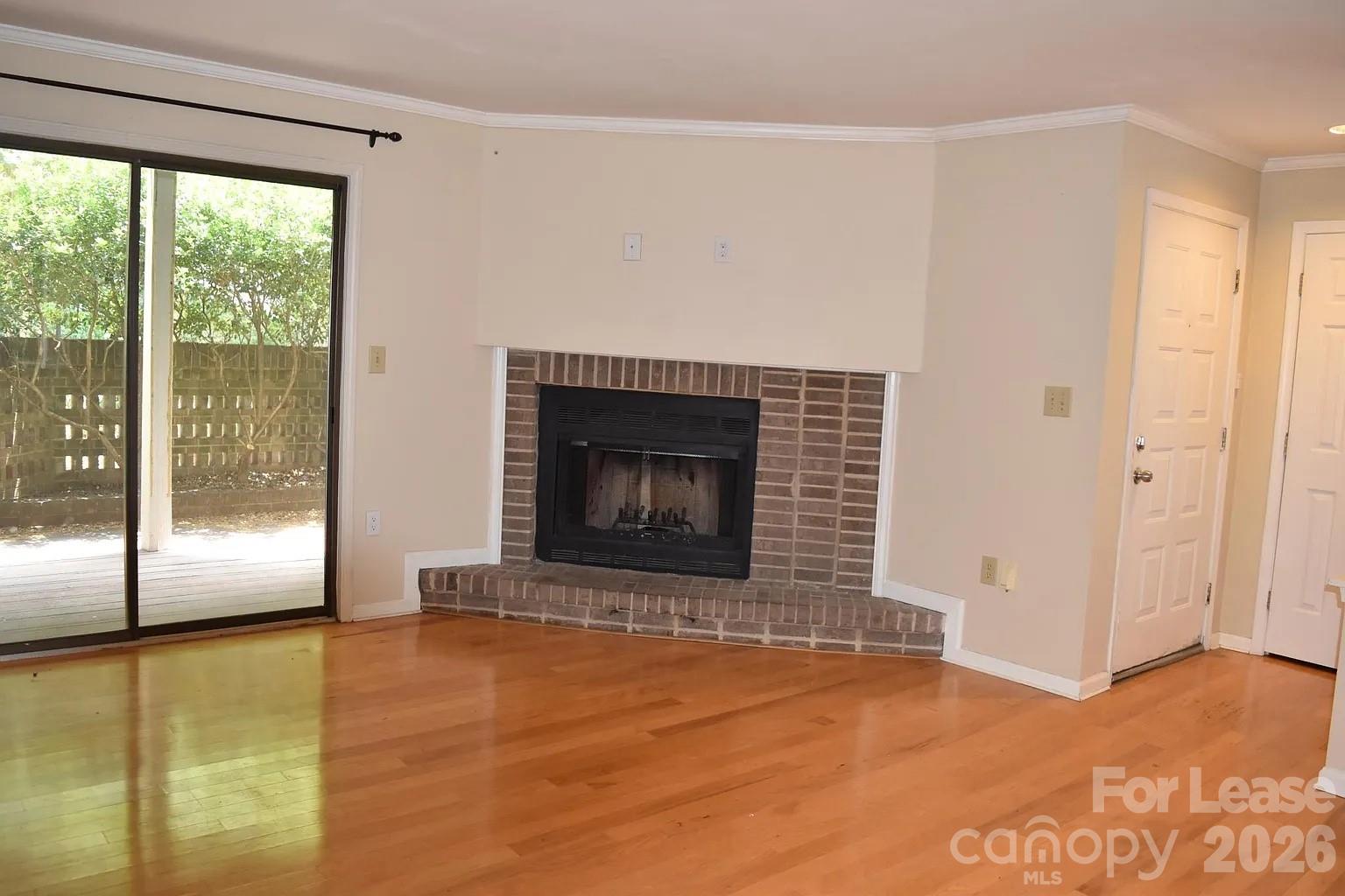 413 W 8th Street Property Photo 4