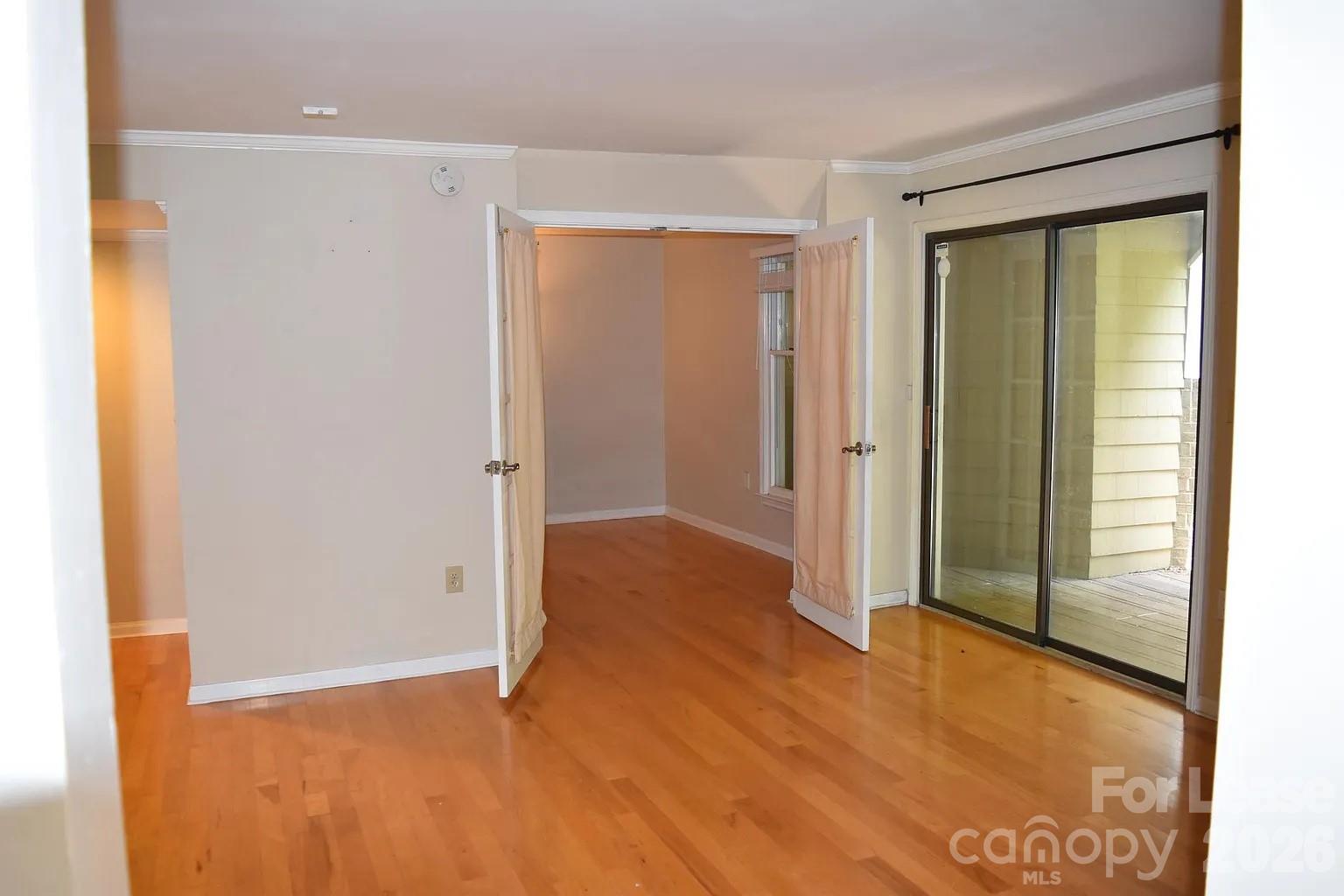 413 W 8th Street Property Photo 5