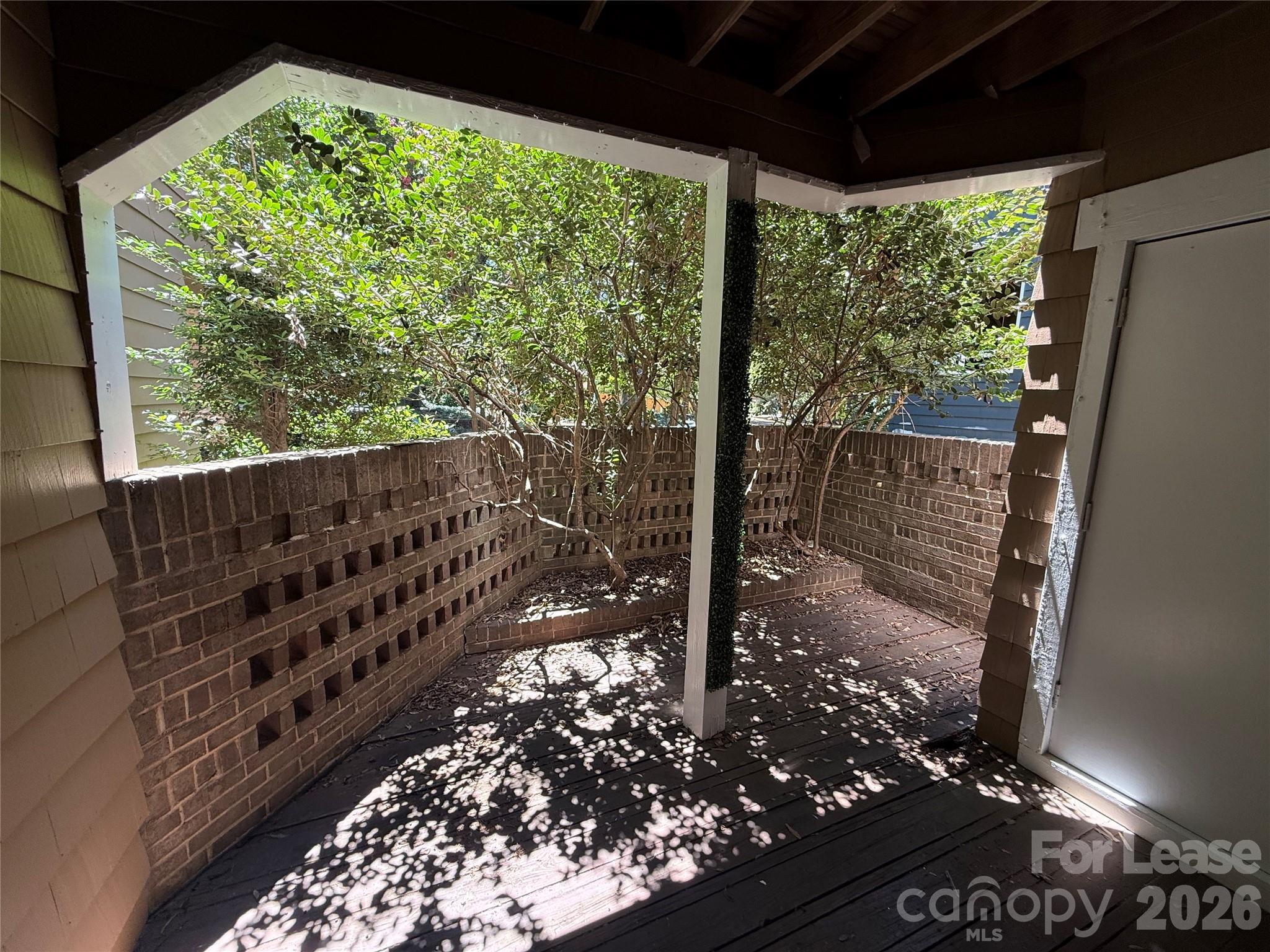 413 W 8th Street Property Photo 9