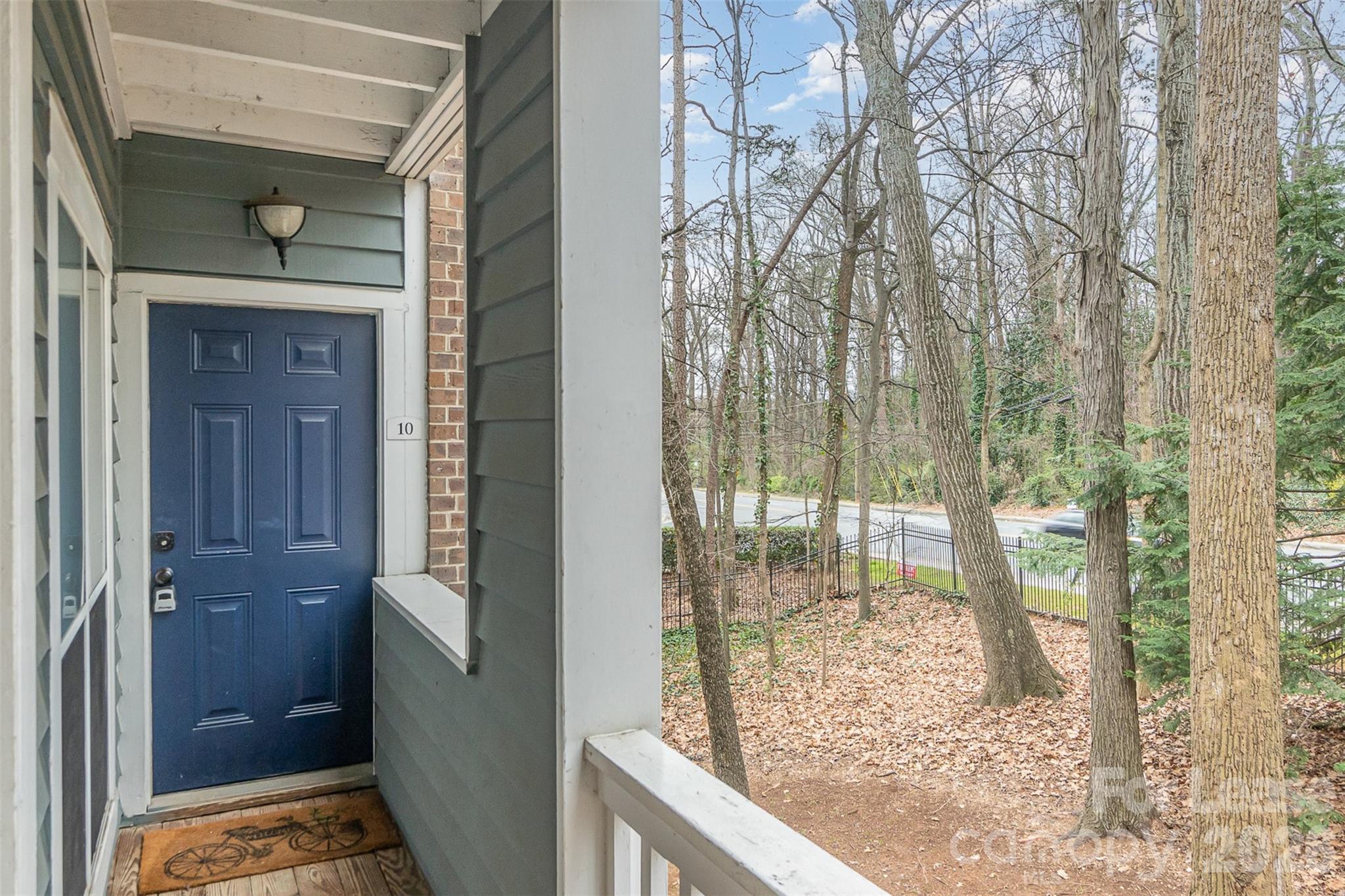 2512 Cranbrook Lane Property Photo 2