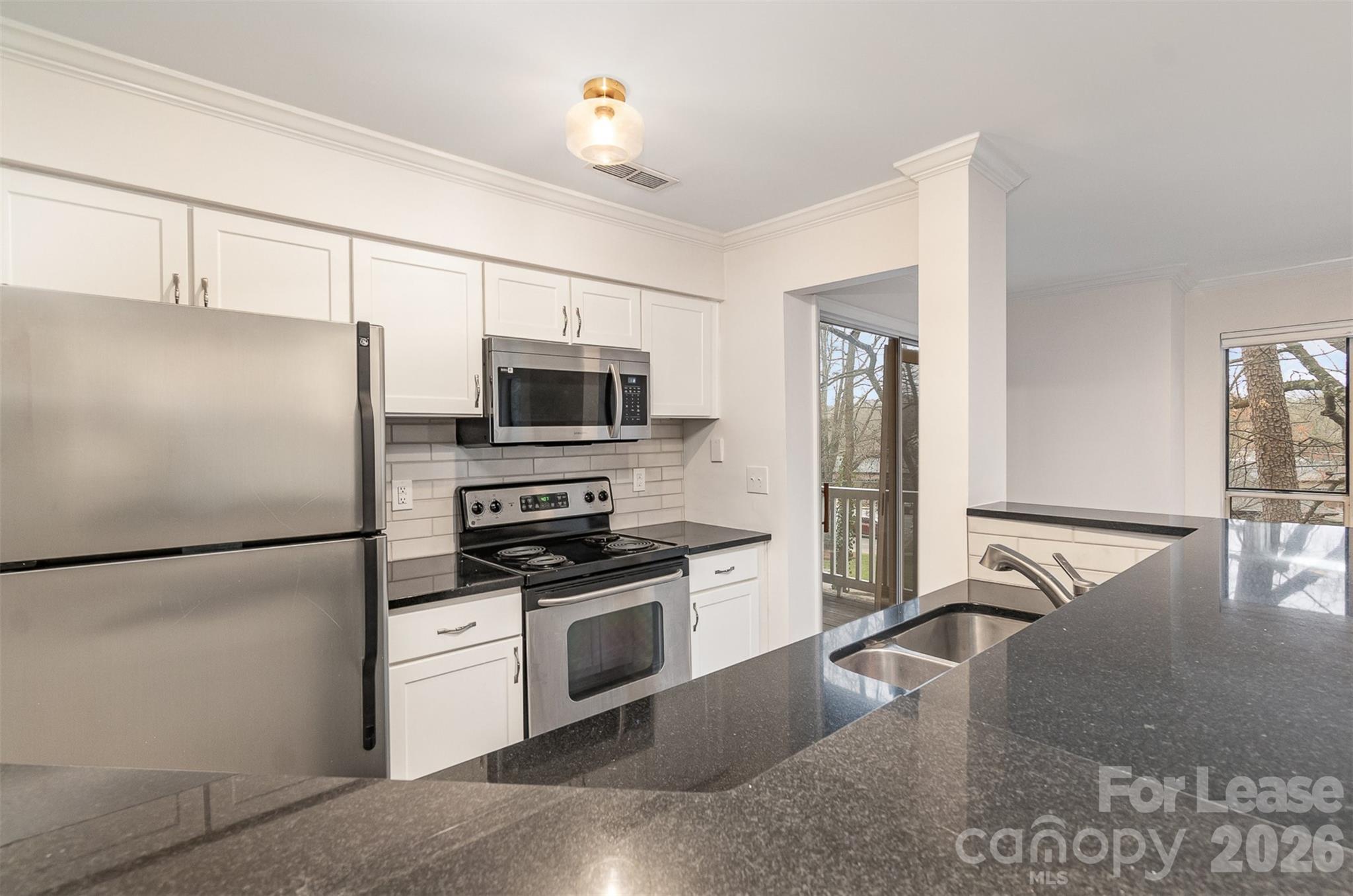 2512 Cranbrook Lane Property Photo 6