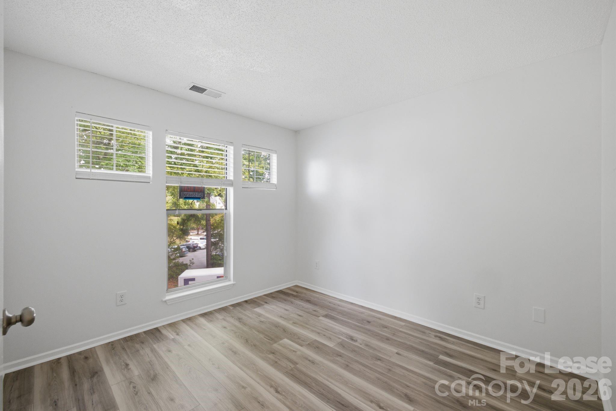 18865 Vineyard Point Lane Property Photo 5