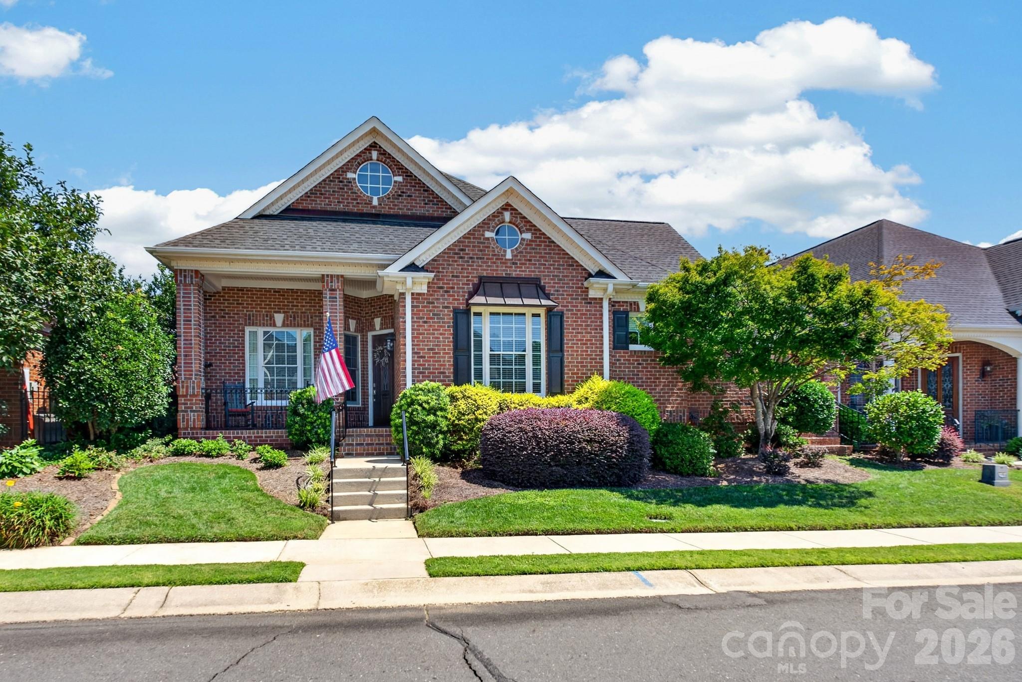 998 Blakeley Walk Property Photo 1
