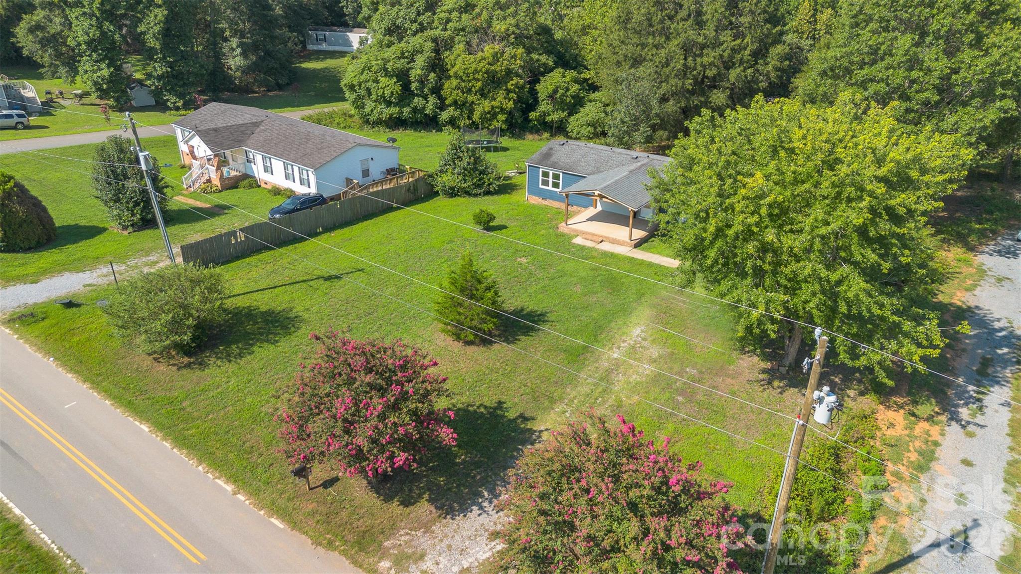 2240 Emerald Road Property Photo 4