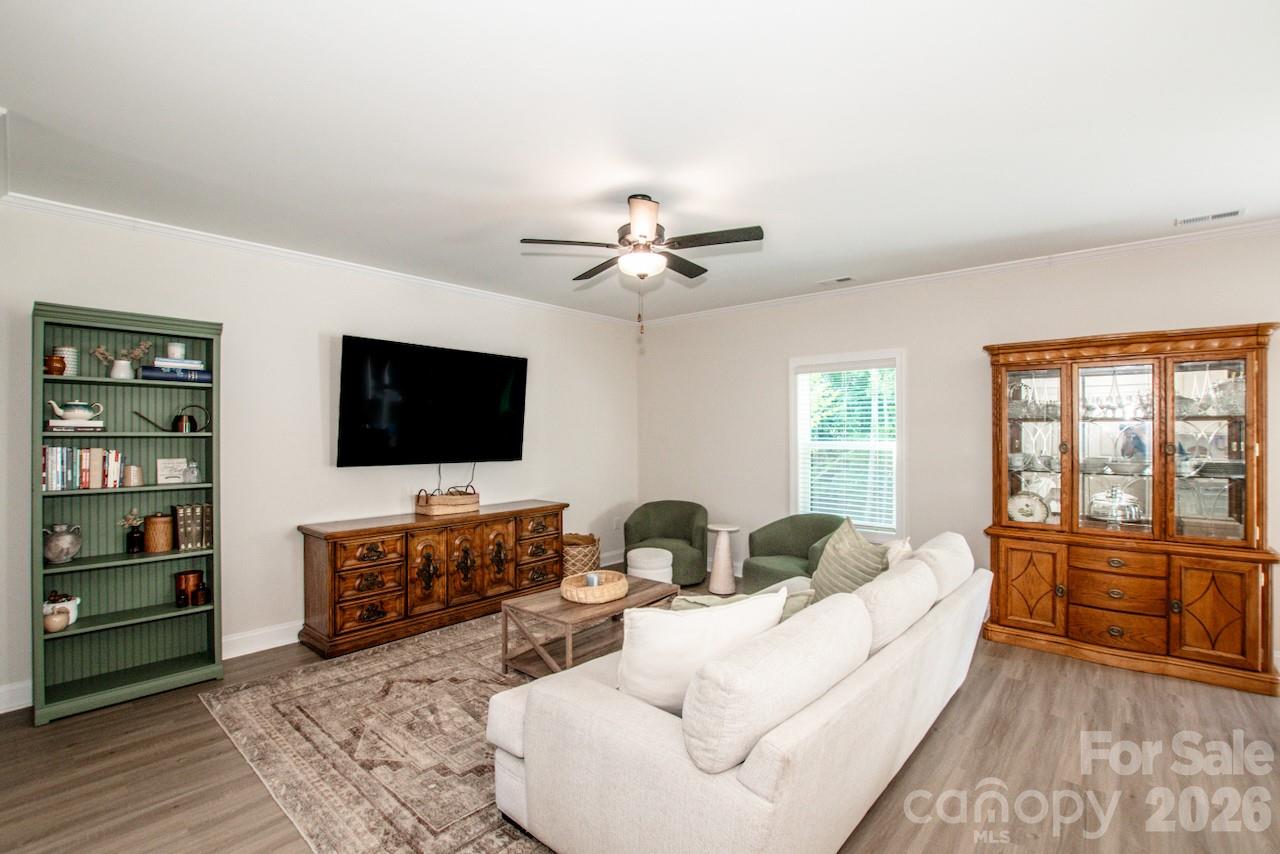 119 Brixham Loop Property Photo 6
