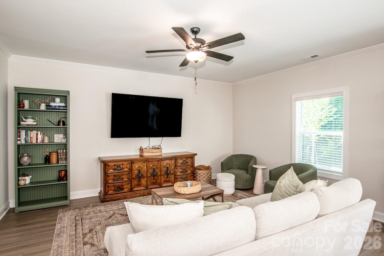 119 Brixham Loop Property Photo 7