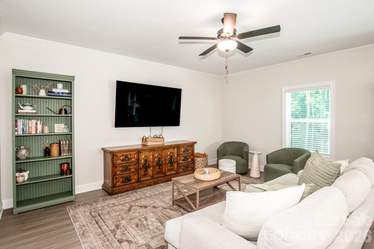 119 Brixham Loop Property Photo 9