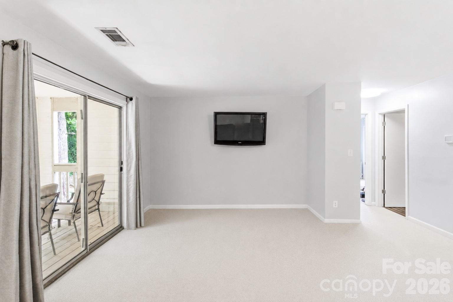 1051 Churchill Downs Court E Property Photo 8