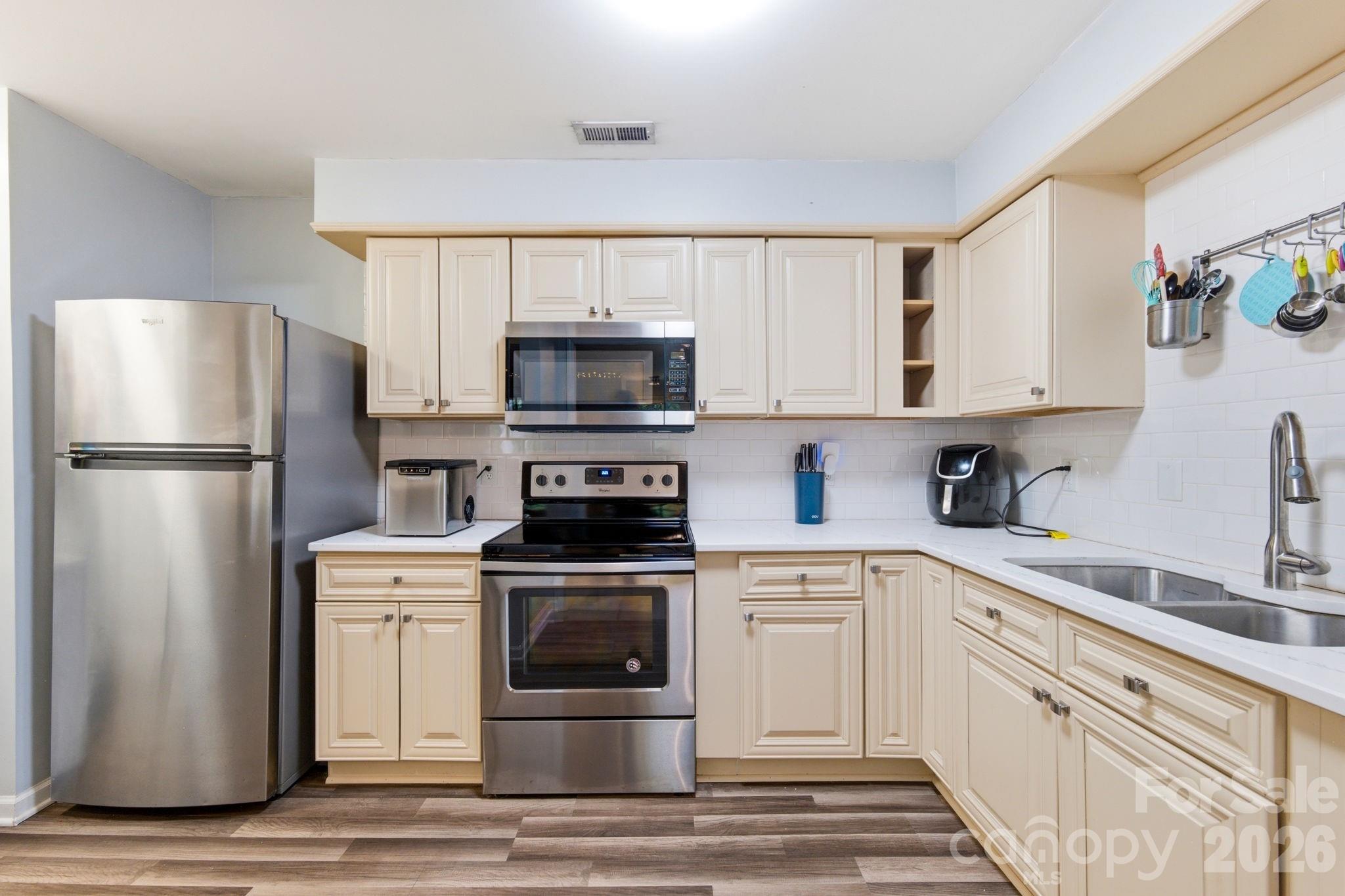1051 Churchill Downs Court E Property Photo 15