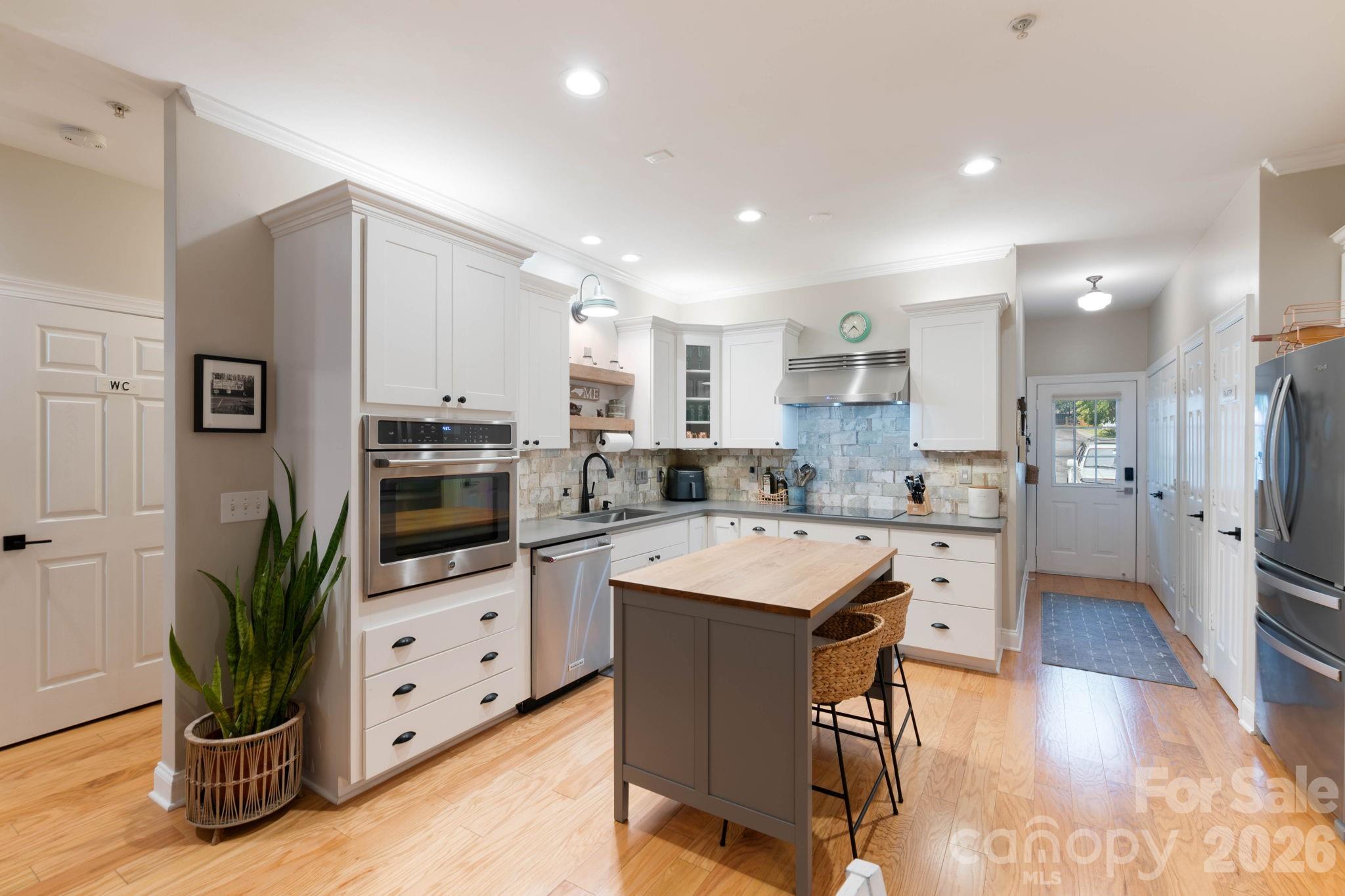 21622 Aftonshire Drive Property Photo 1