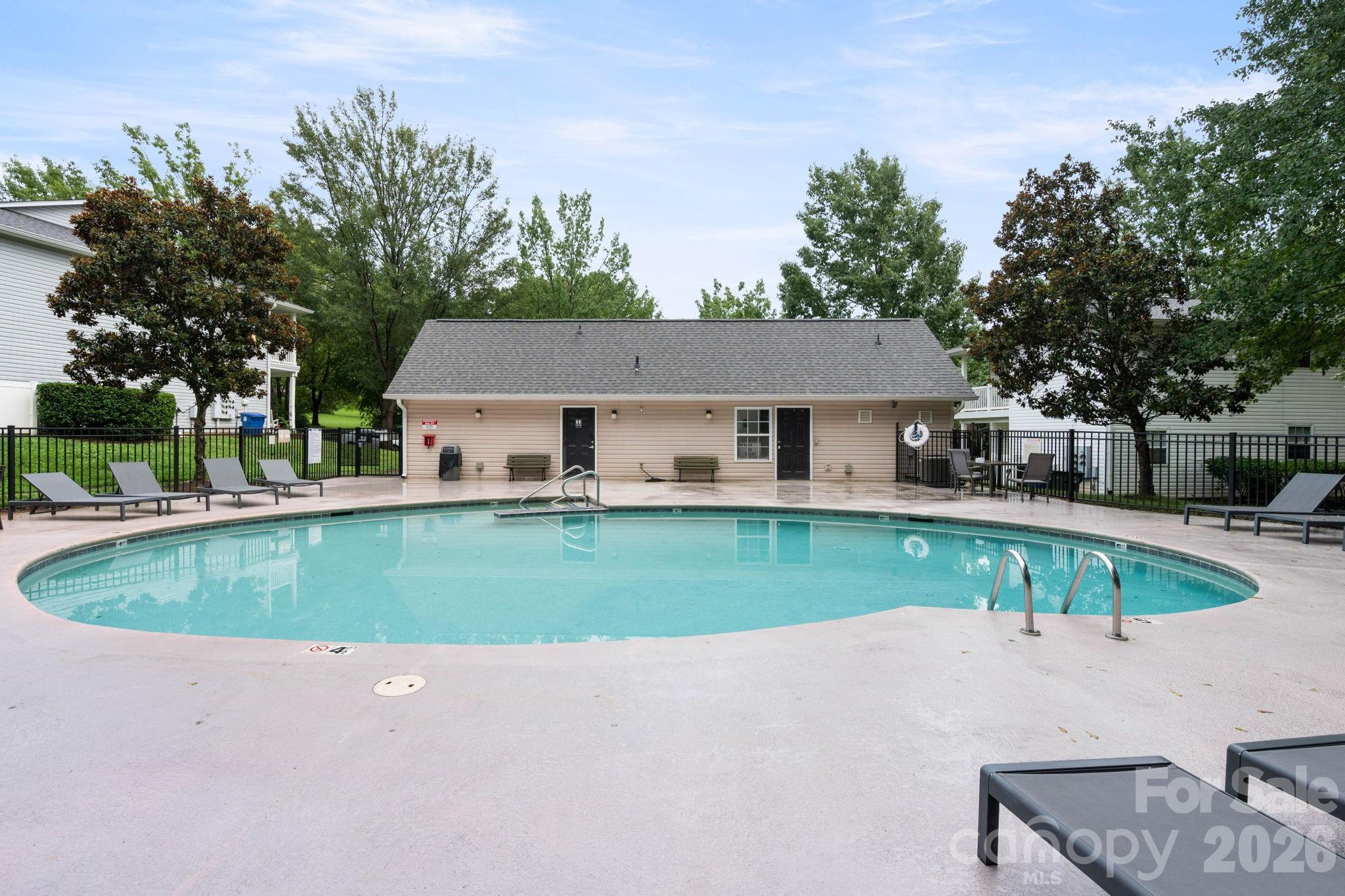 21622 Aftonshire Drive Property Photo 4