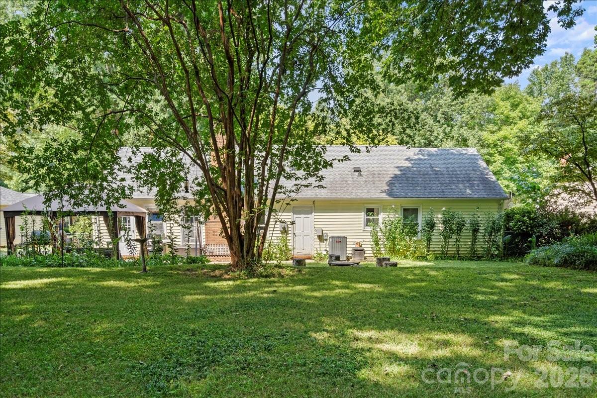 9614 Lone Oak Court Property Photo 3
