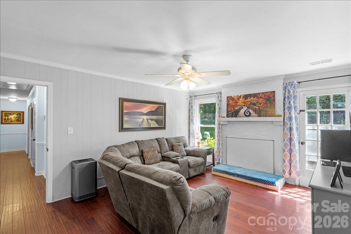9614 Lone Oak Court Property Photo 13
