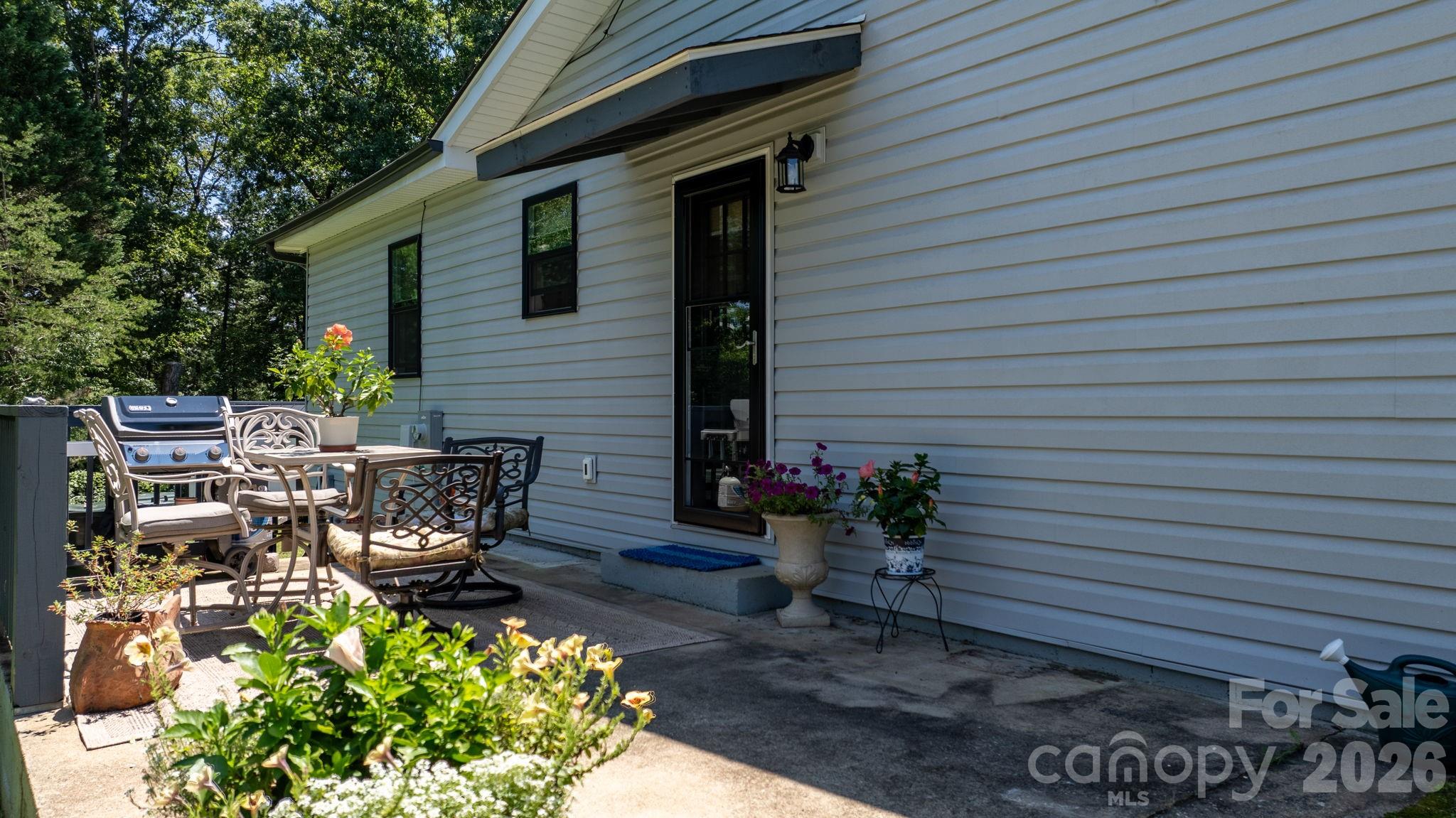 244 Holly Street Property Photo 4