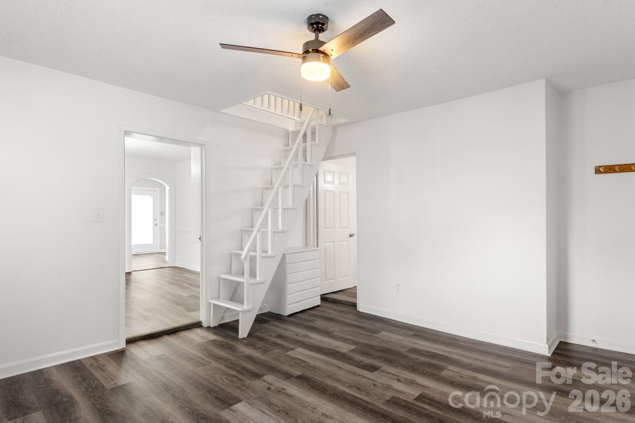 609 S Oak Street Property Photo 6