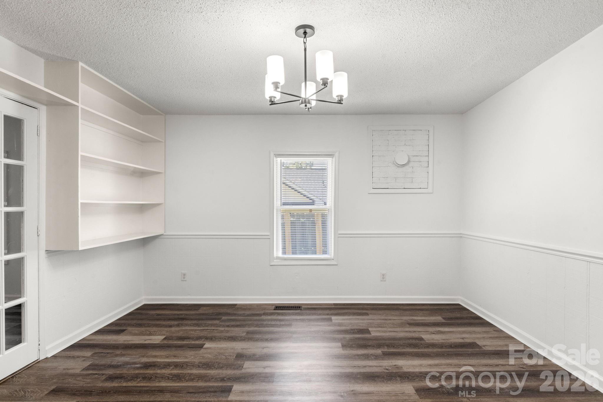 609 S Oak Street Property Photo 9