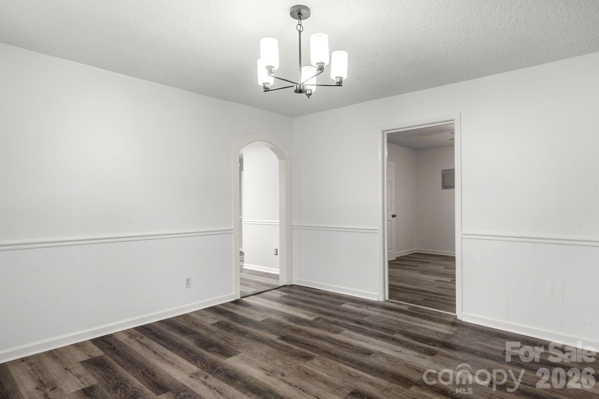 609 S Oak Street Property Photo 10