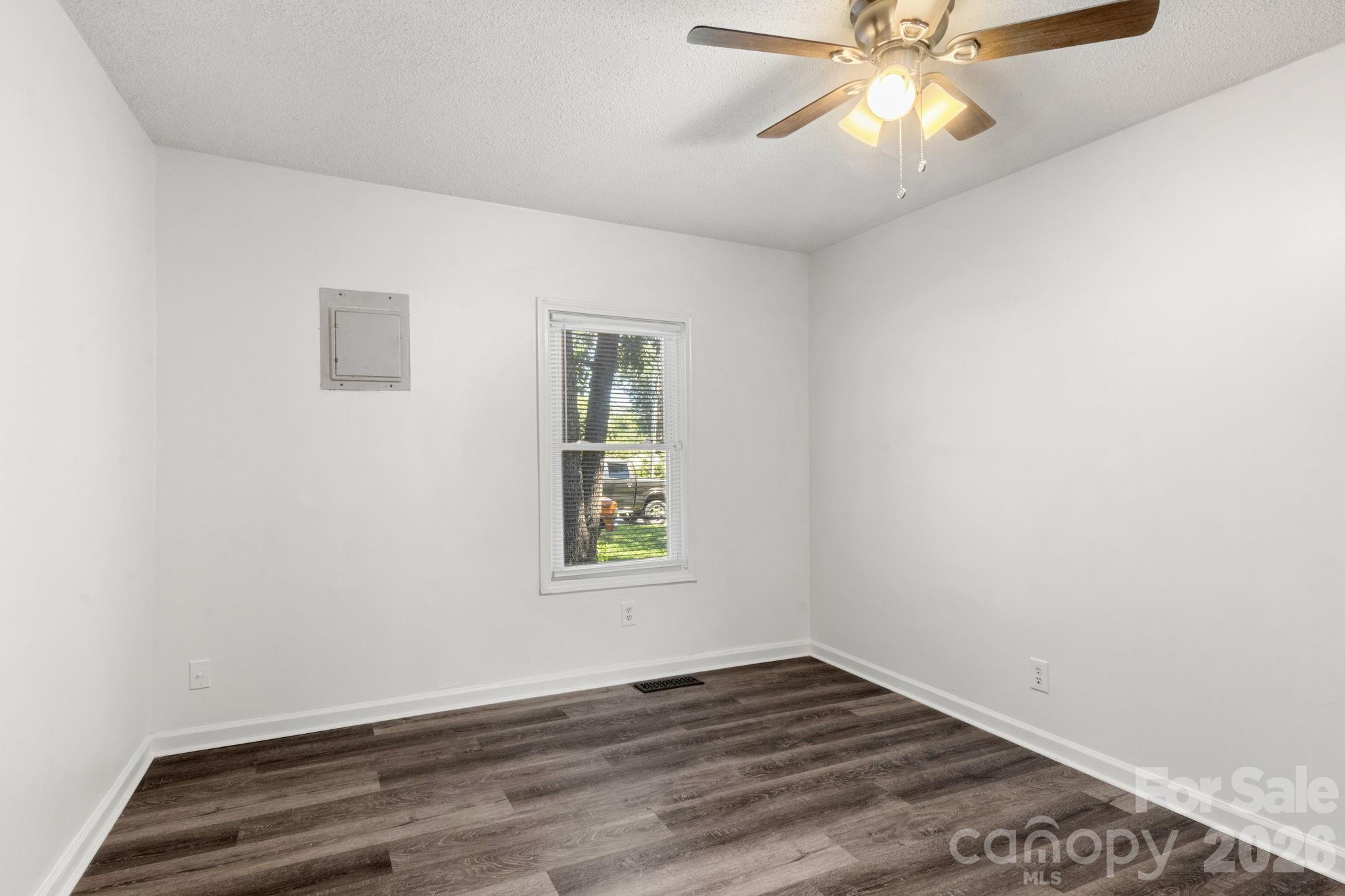 609 S Oak Street Property Photo 16