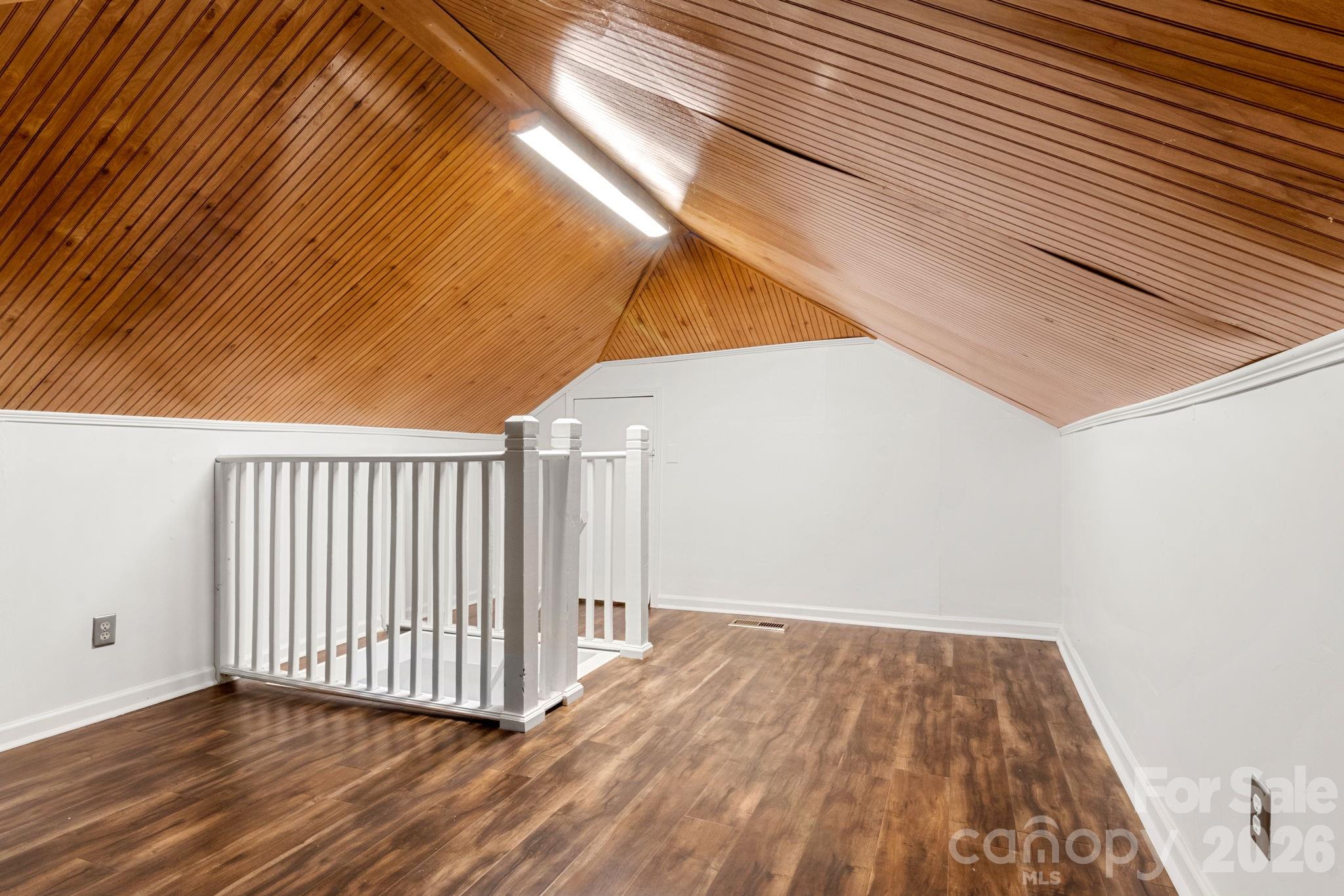 609 S Oak Street Property Photo 24
