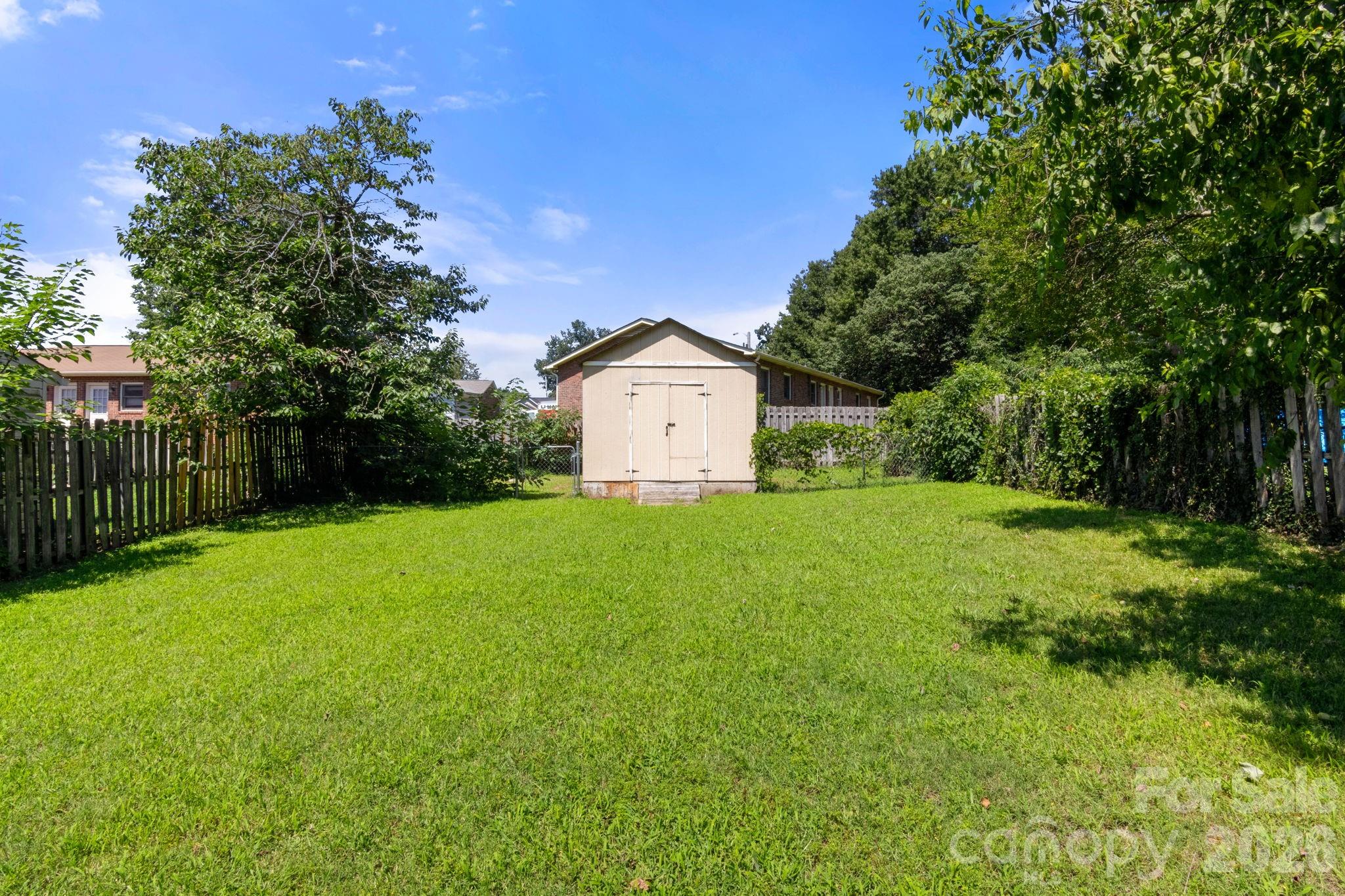 609 S Oak Street Property Photo 29