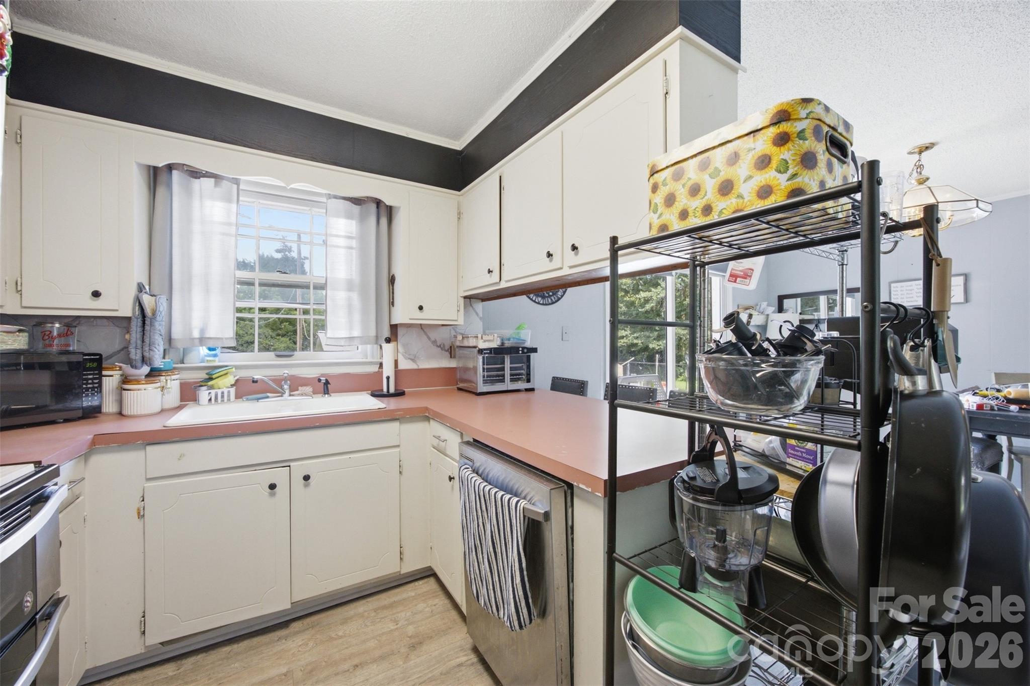 302 Charlotte Street Property Photo 9