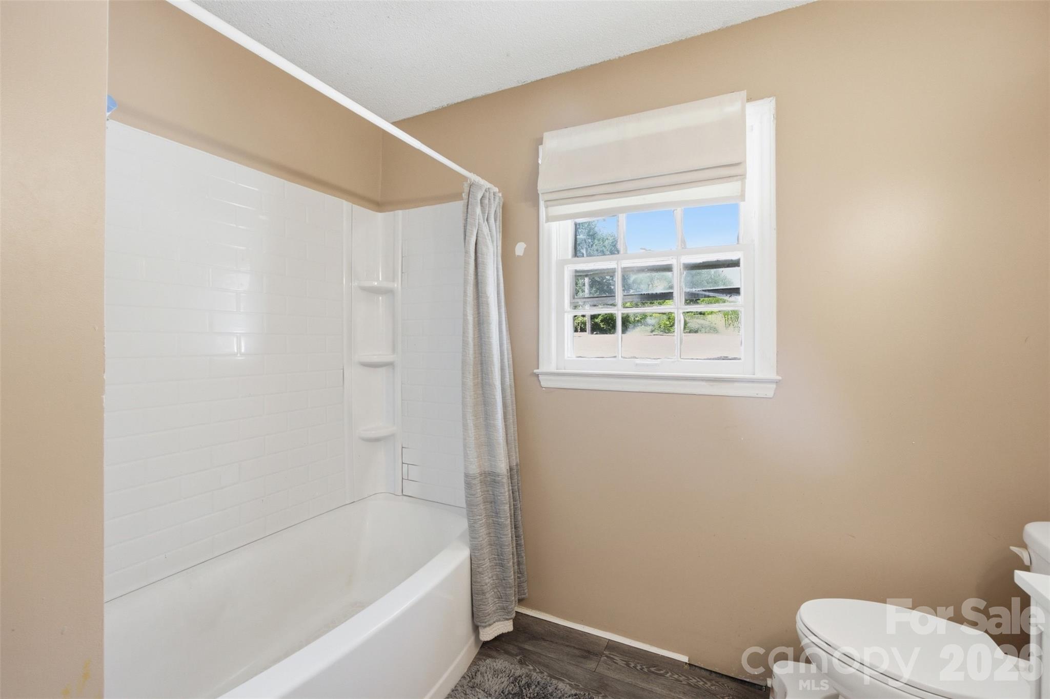 302 Charlotte Street Property Photo 14