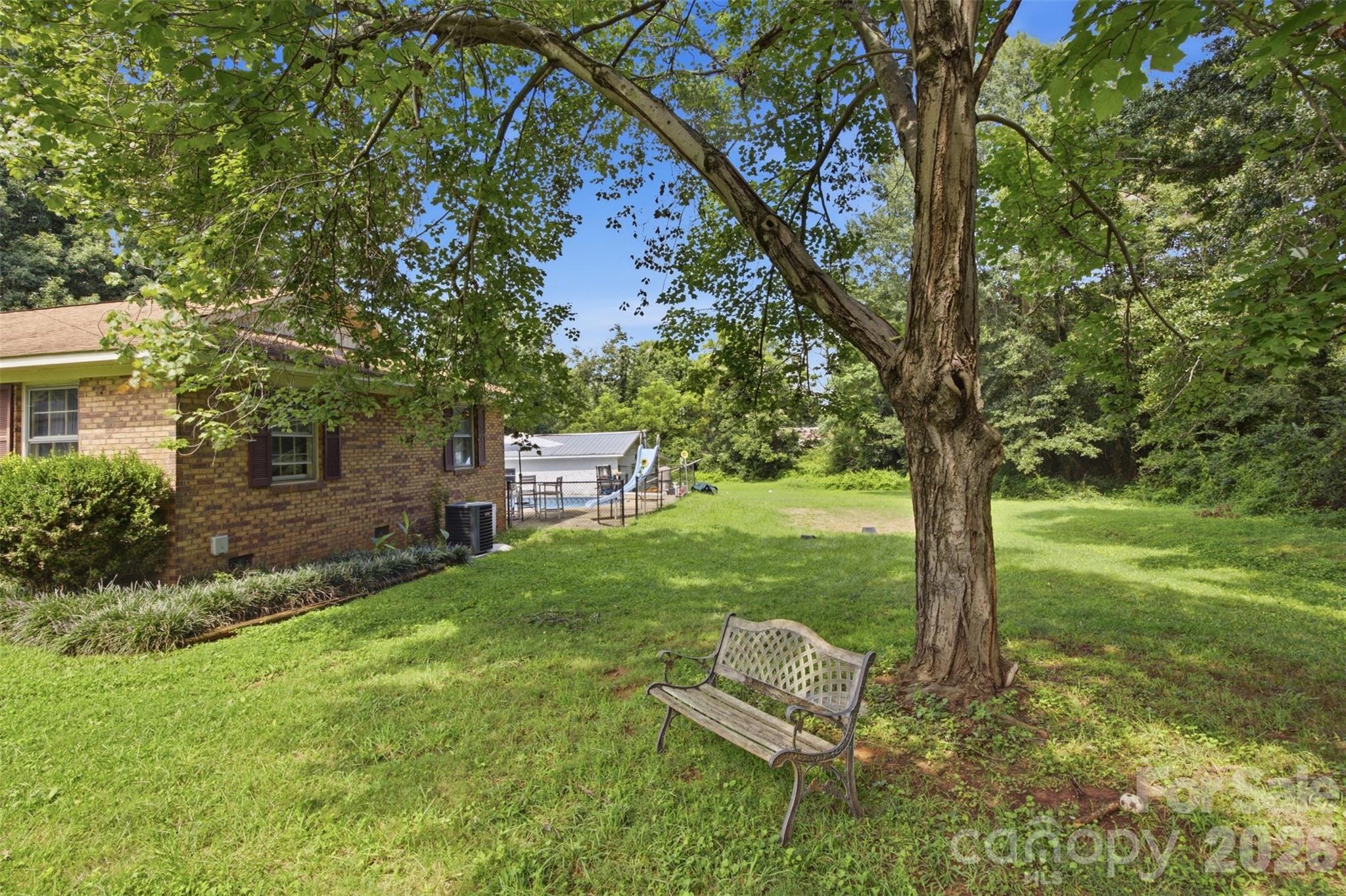 302 Charlotte Street Property Photo 23
