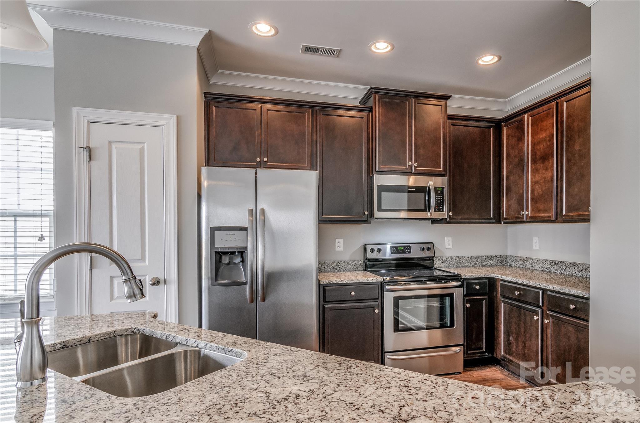 362 Halton Crossing Drive Property Photo 4