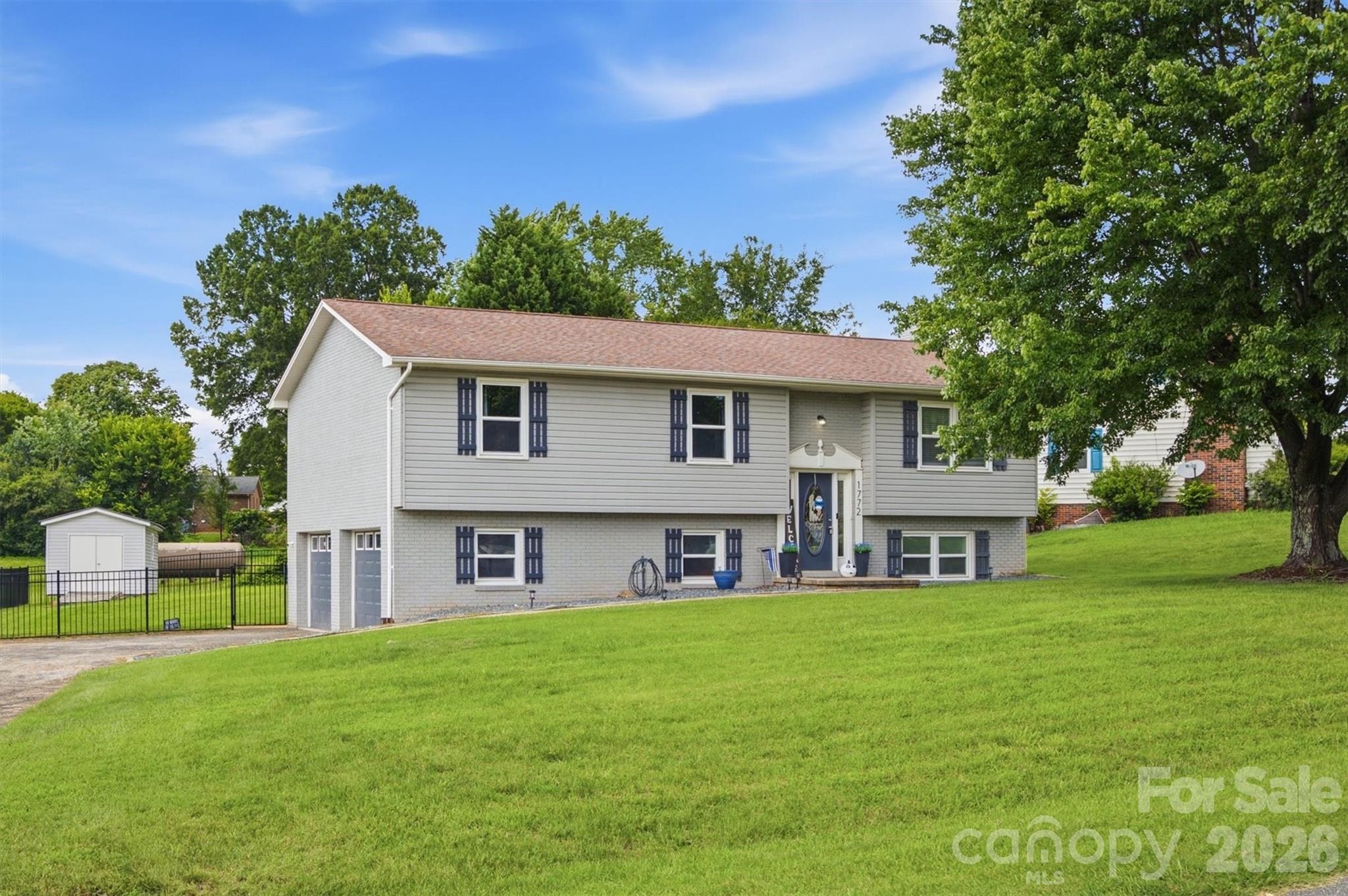 1772 Woodridge Circle Property Photo 1