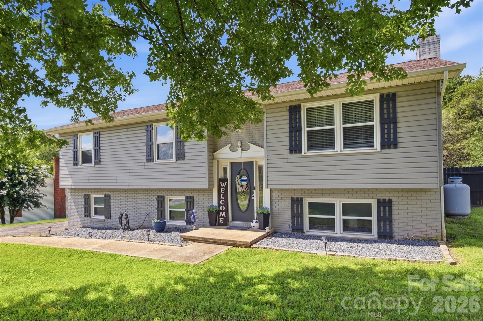 1772 Woodridge Circle Property Photo 2