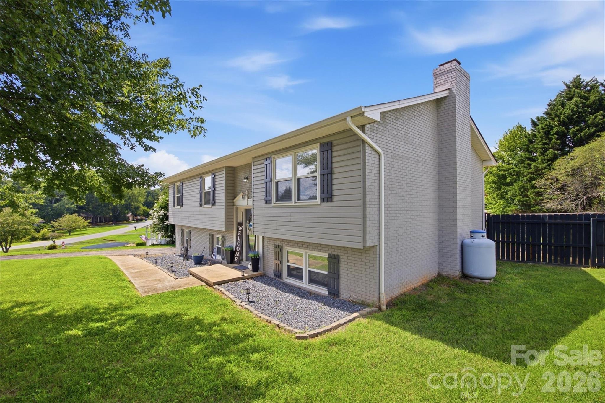 1772 Woodridge Circle Property Photo 3