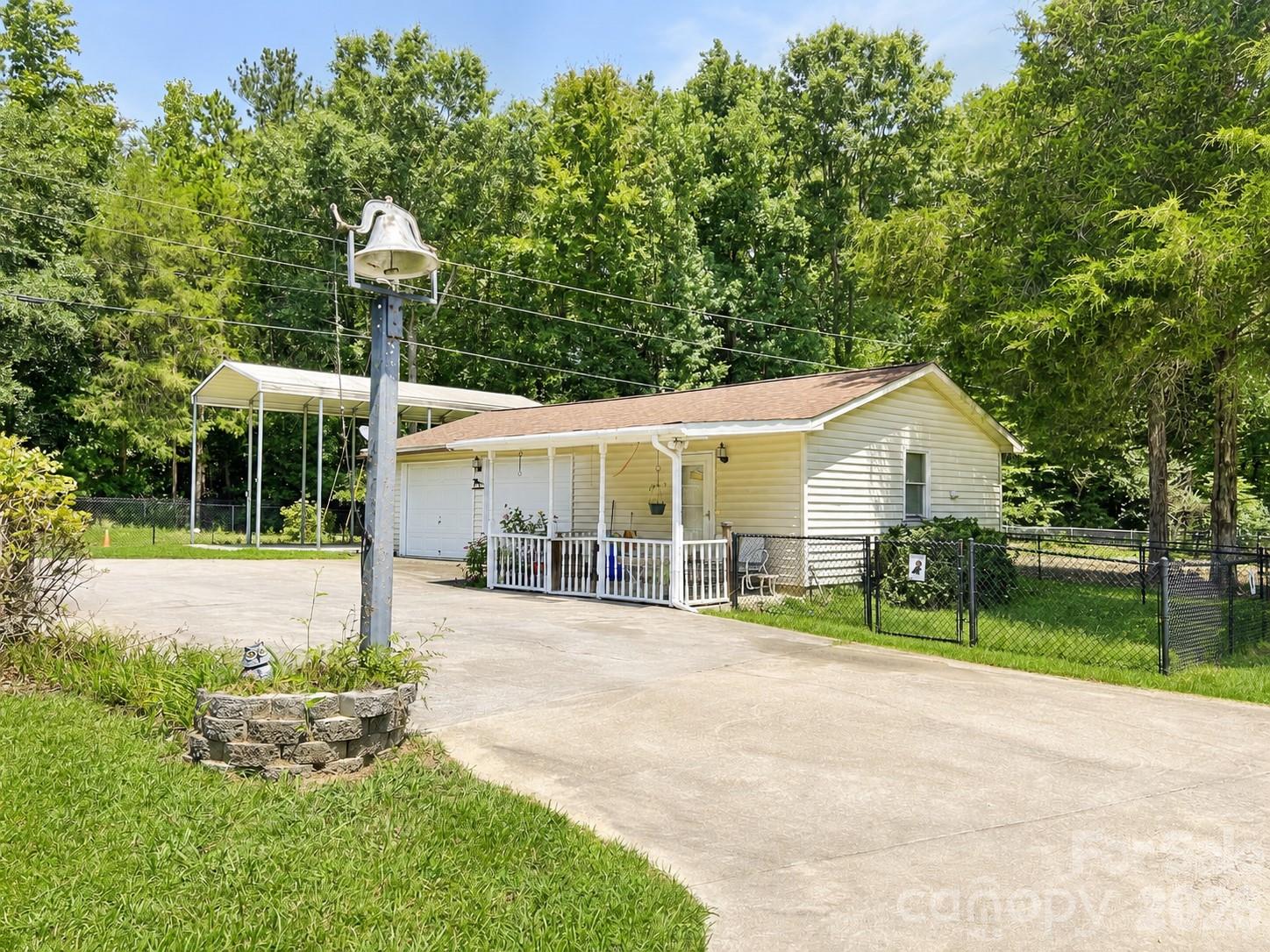 2323 Cherry Road Property Photo 3
