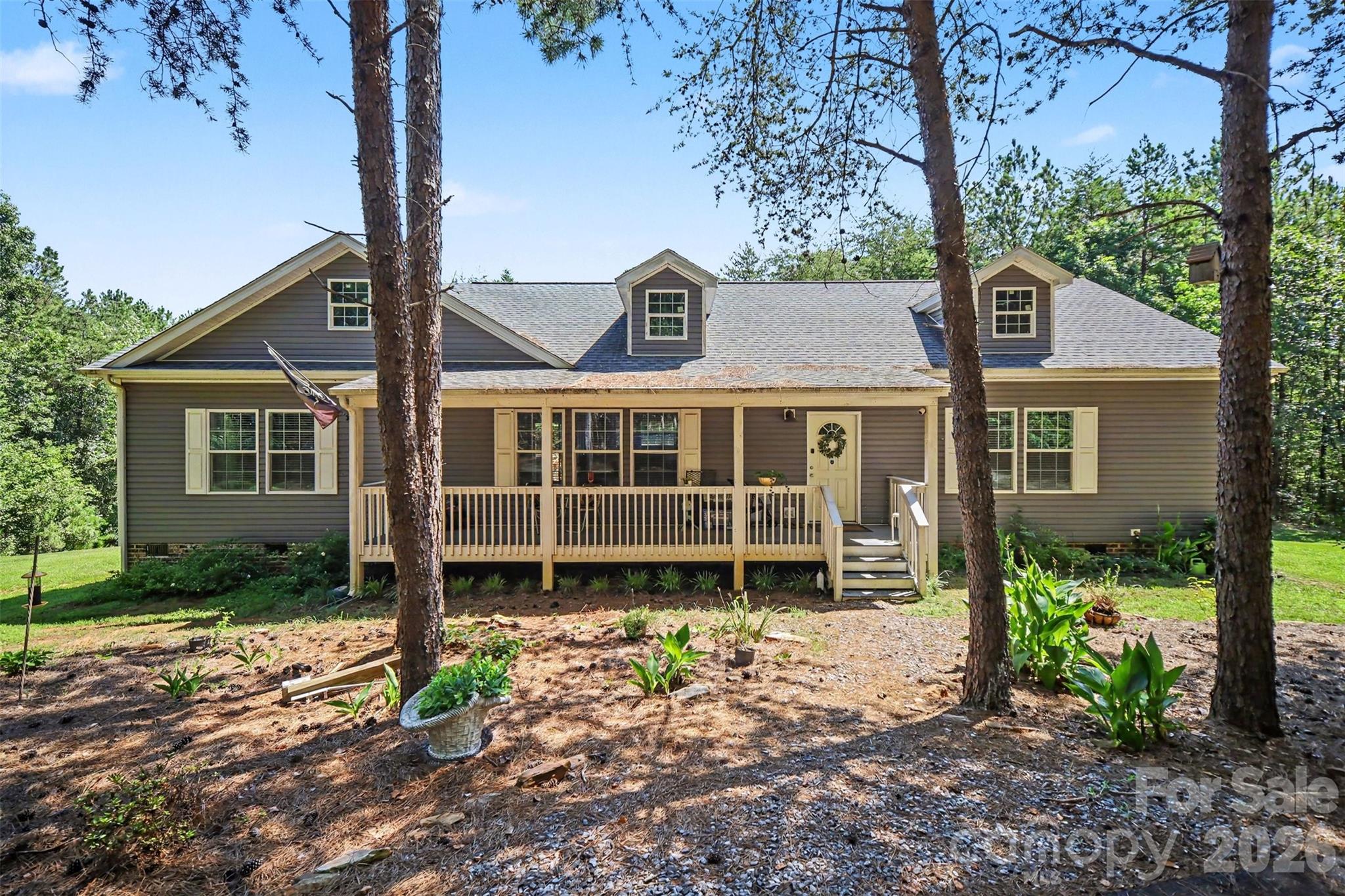 2702 Henry Knob Road Property Photo 1