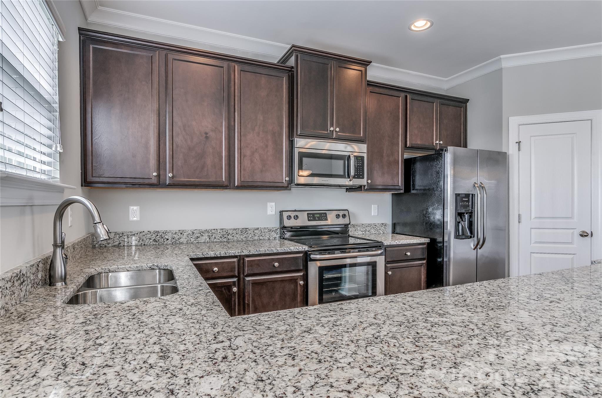 359 Halton Crossing Drive Property Photo 4