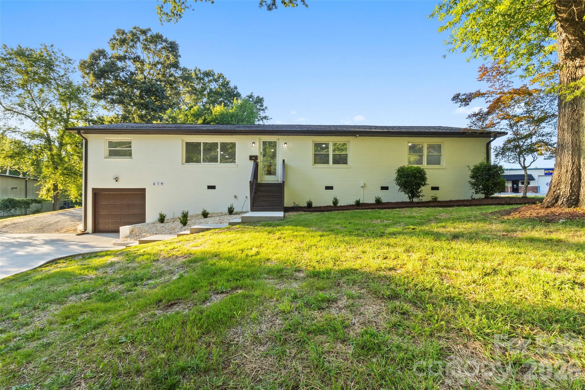 679 Oakridge Farm Highway Property Photo 1