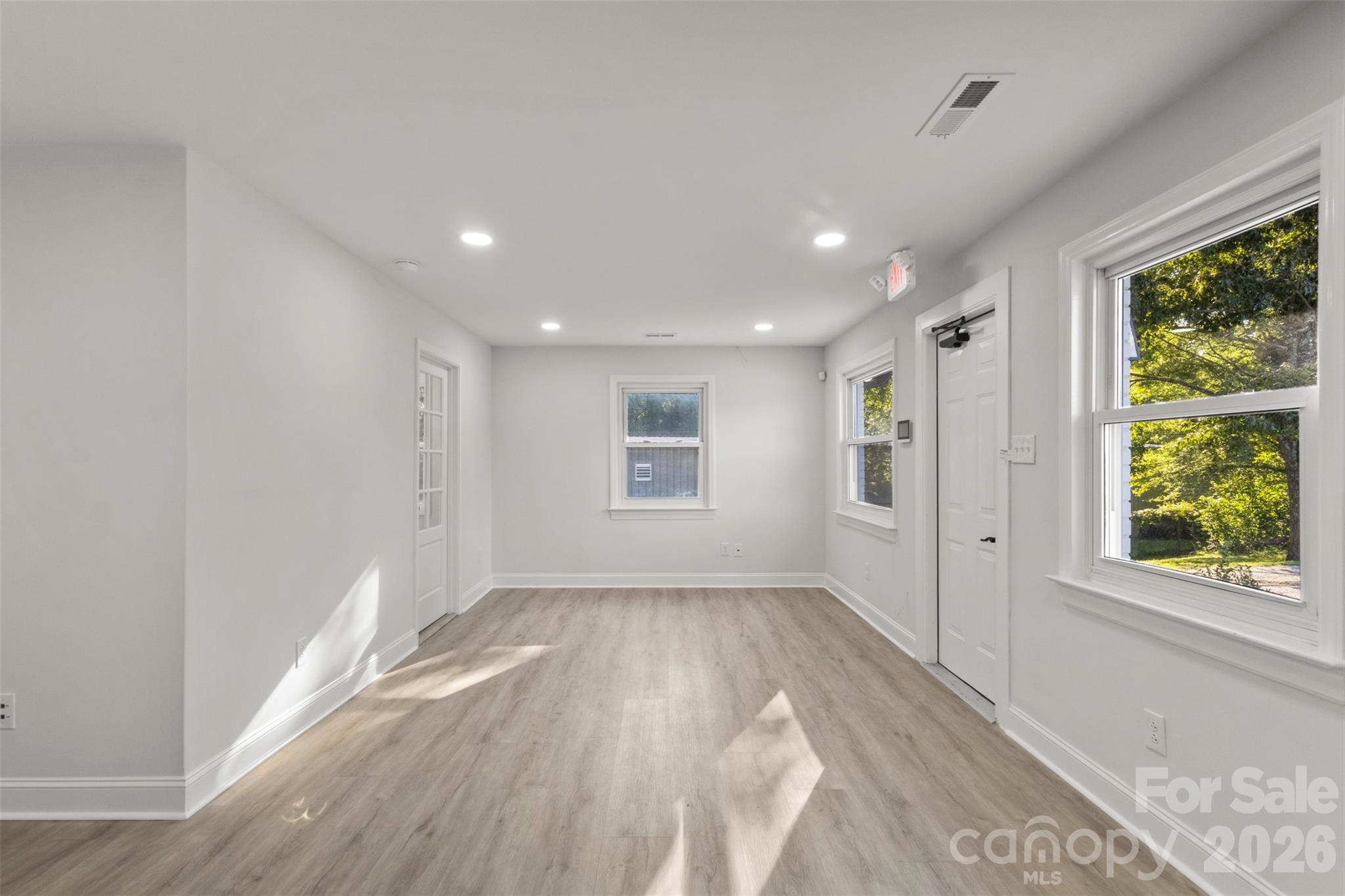 679 Oakridge Farm Highway Property Photo 3