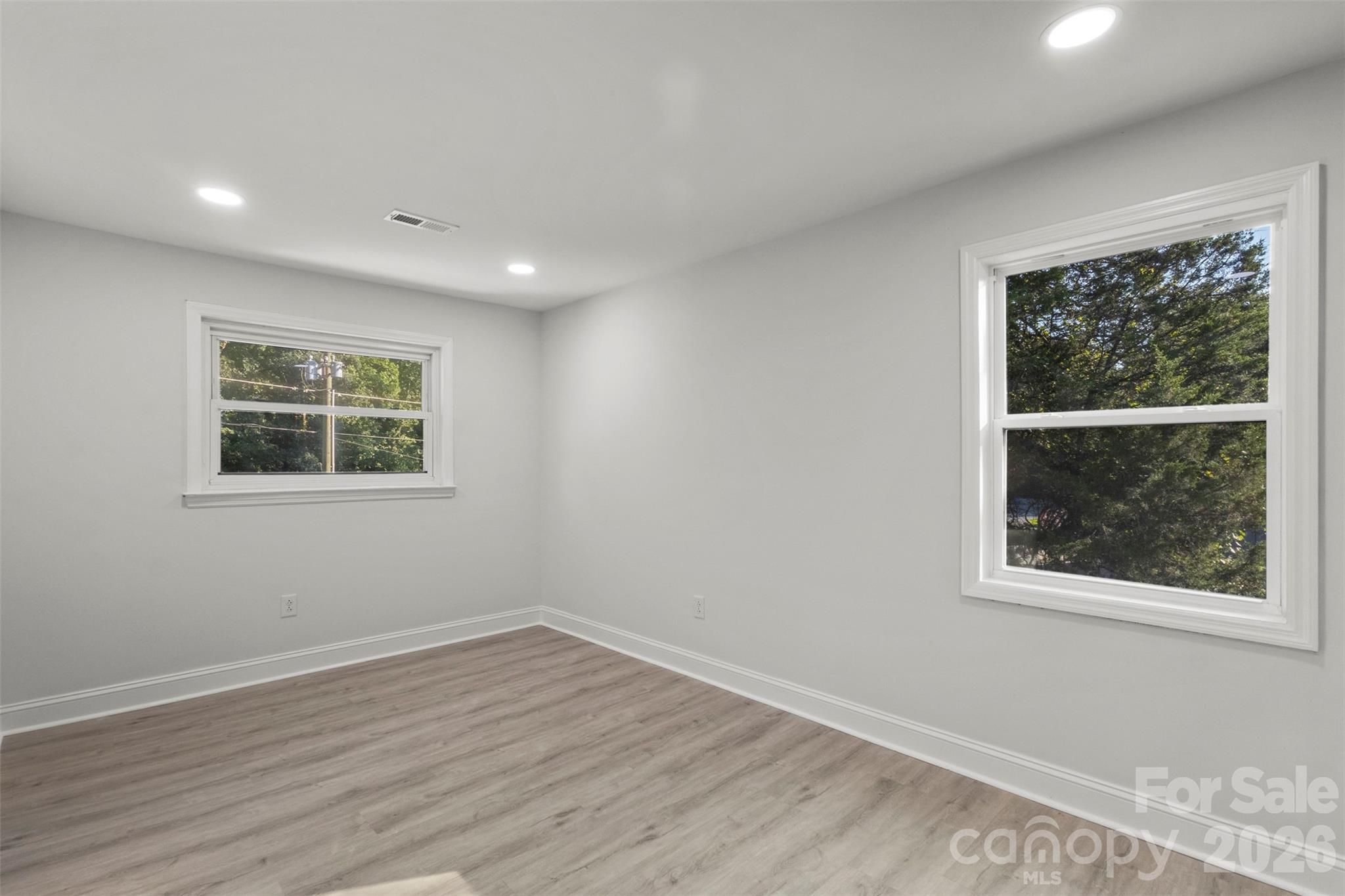 679 Oakridge Farm Highway Property Photo 4